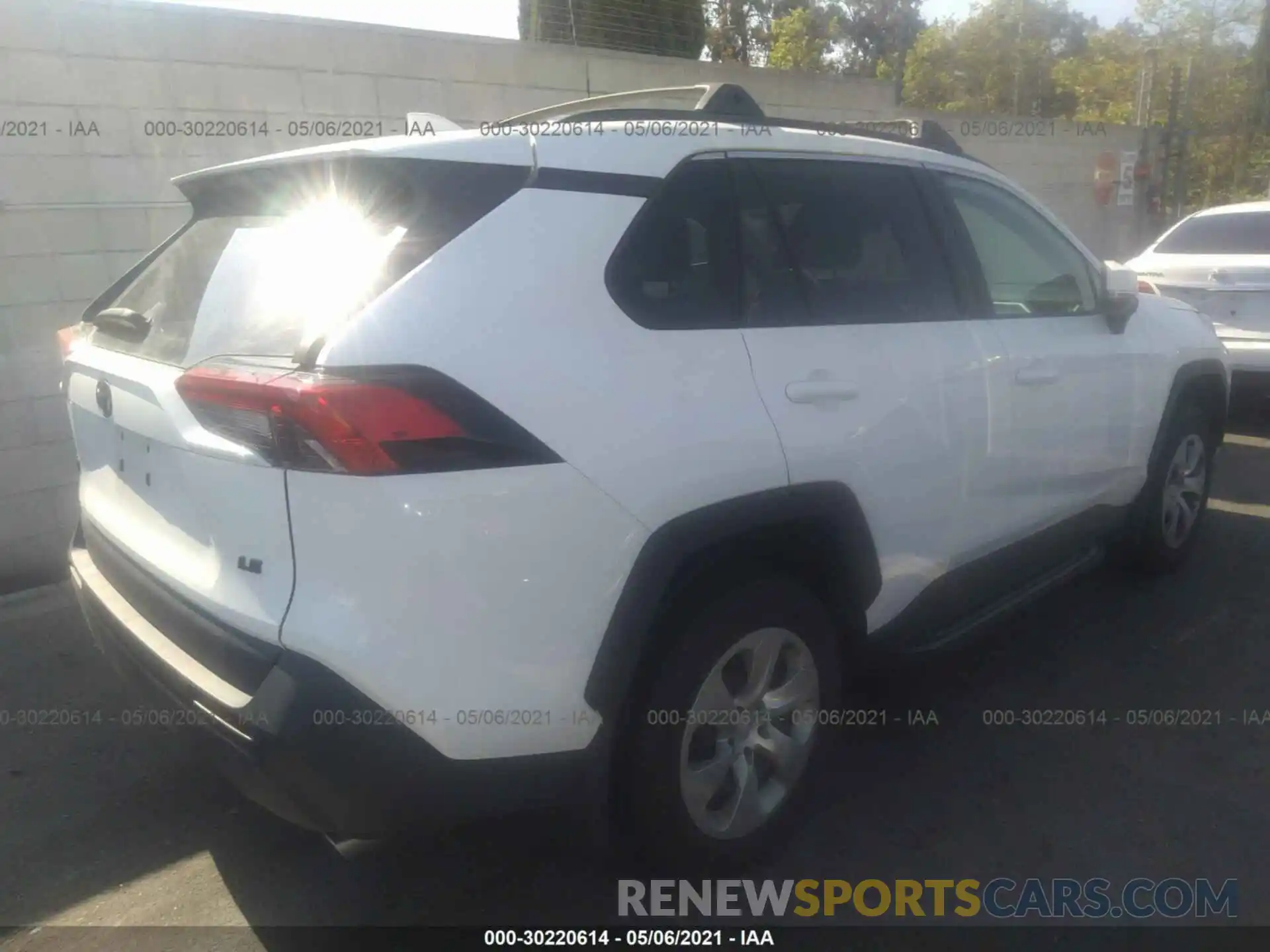 4 Photograph of a damaged car 2T3K1RFV4KC011290 TOYOTA RAV4 2019