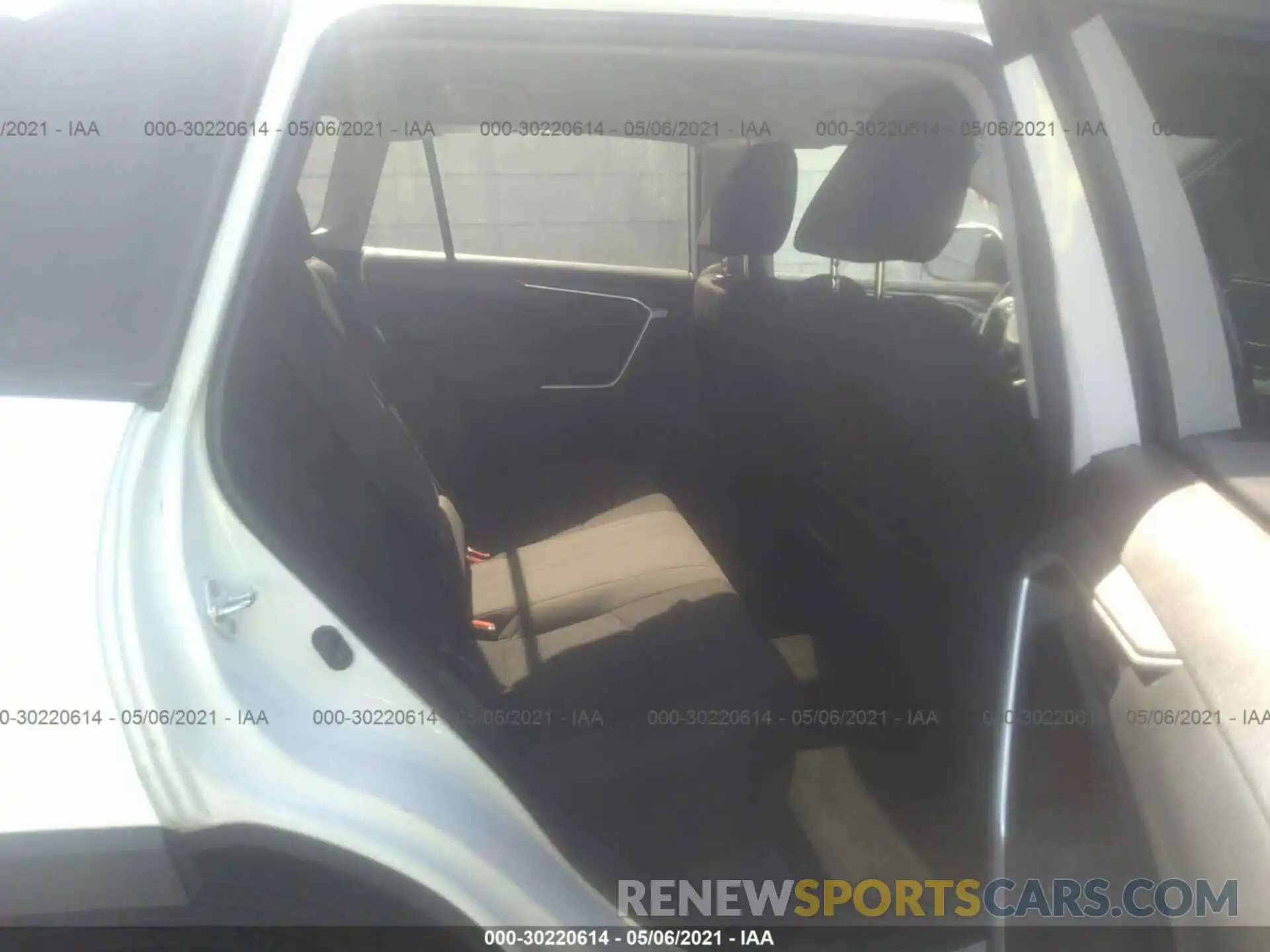 8 Photograph of a damaged car 2T3K1RFV4KC011290 TOYOTA RAV4 2019