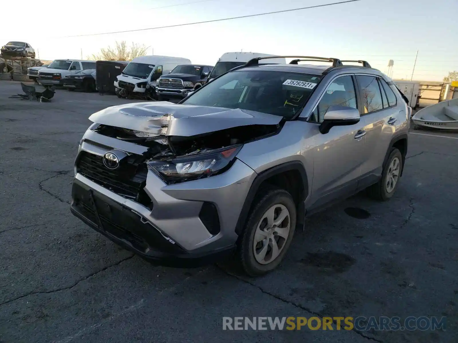 2 Фотография поврежденного автомобиля 2T3K1RFV4KC020166 TOYOTA RAV4 2019