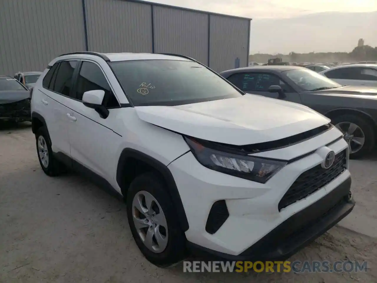 1 Фотография поврежденного автомобиля 2T3K1RFV4KC033127 TOYOTA RAV4 2019