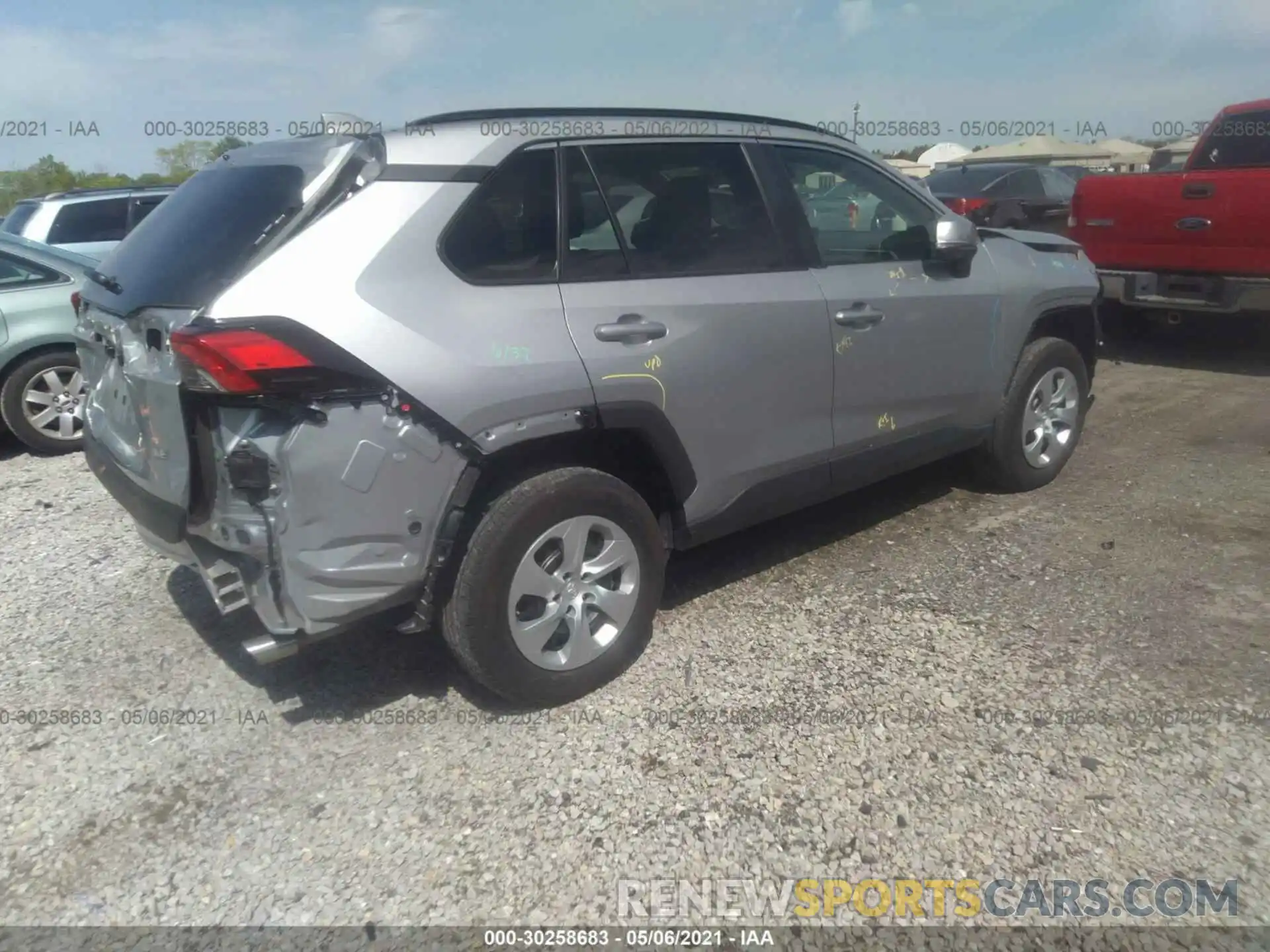 4 Фотография поврежденного автомобиля 2T3K1RFV4KW047124 TOYOTA RAV4 2019