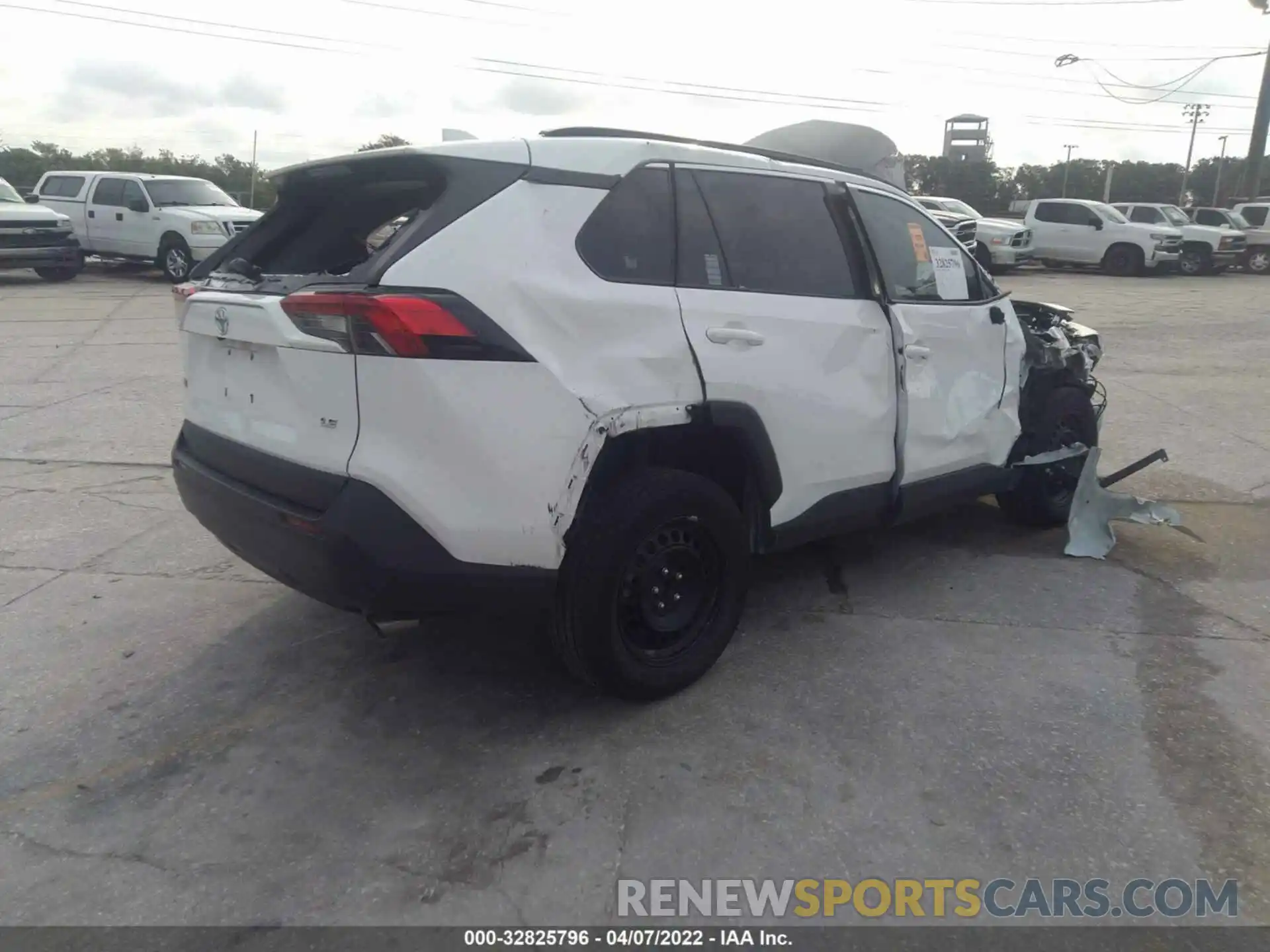 4 Photograph of a damaged car 2T3K1RFV5KW045155 TOYOTA RAV4 2019