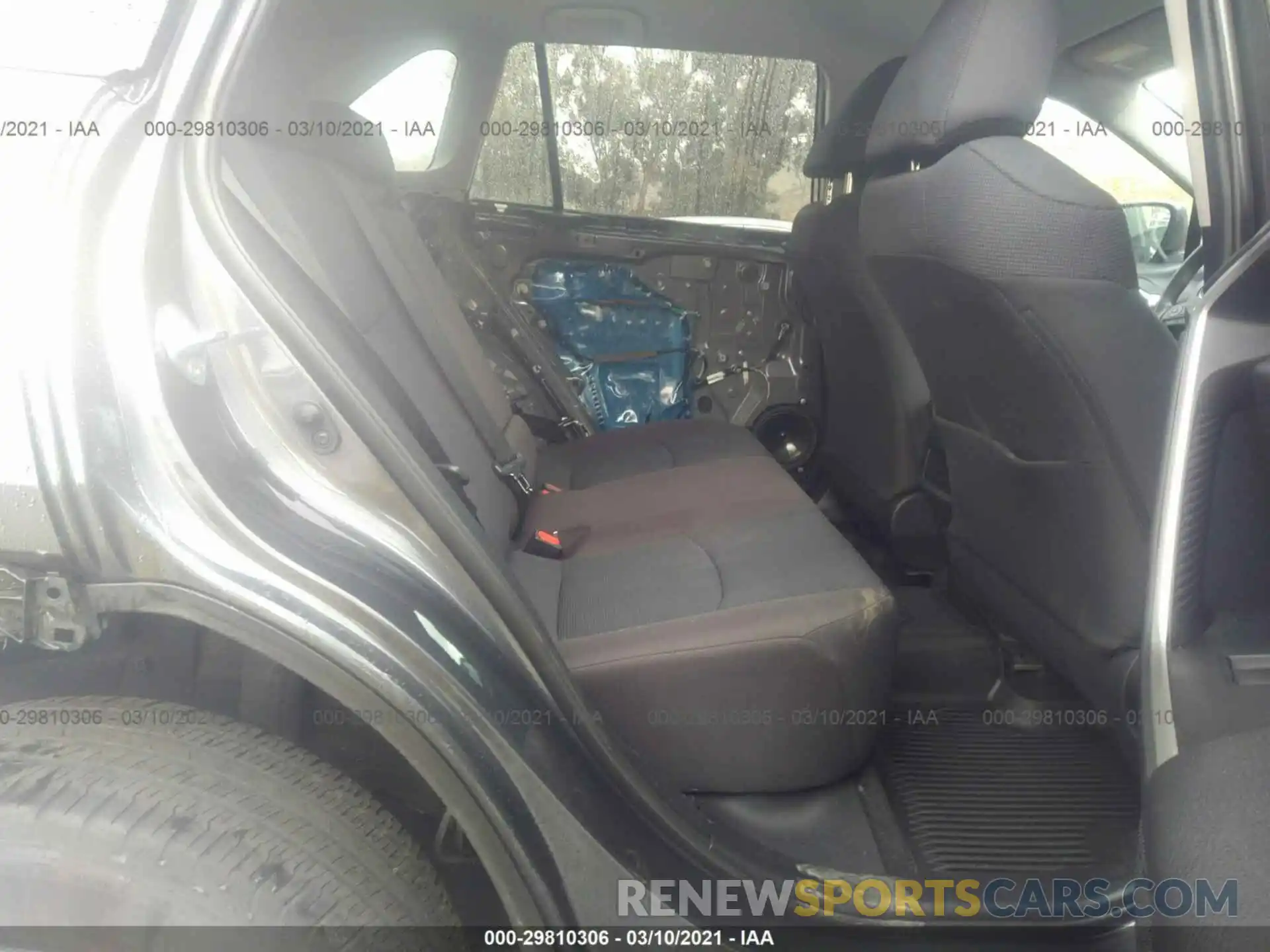 8 Photograph of a damaged car 2T3K1RFV6KW004985 TOYOTA RAV4 2019