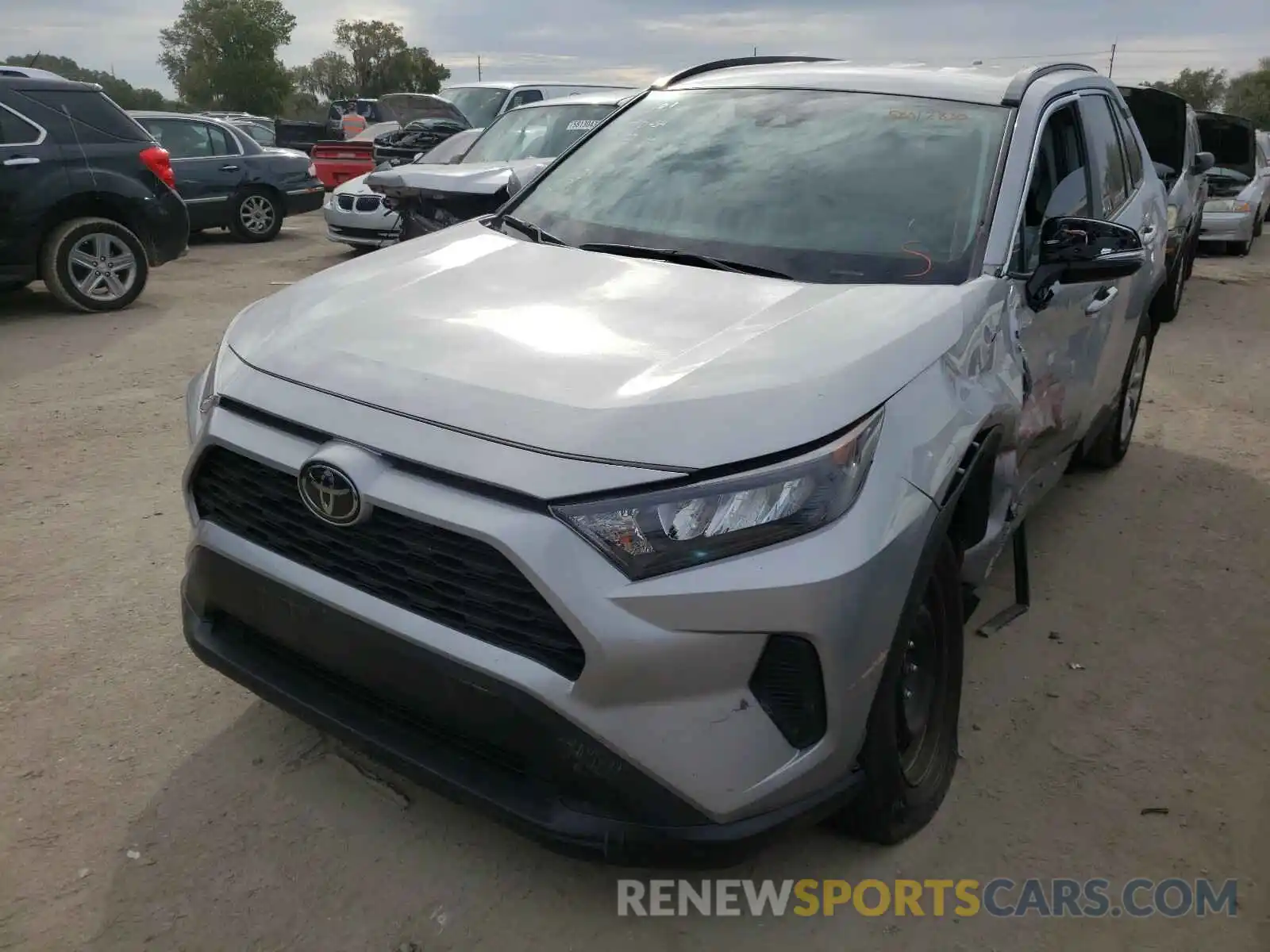 2 Фотография поврежденного автомобиля 2T3K1RFV6KW012195 TOYOTA RAV4 2019