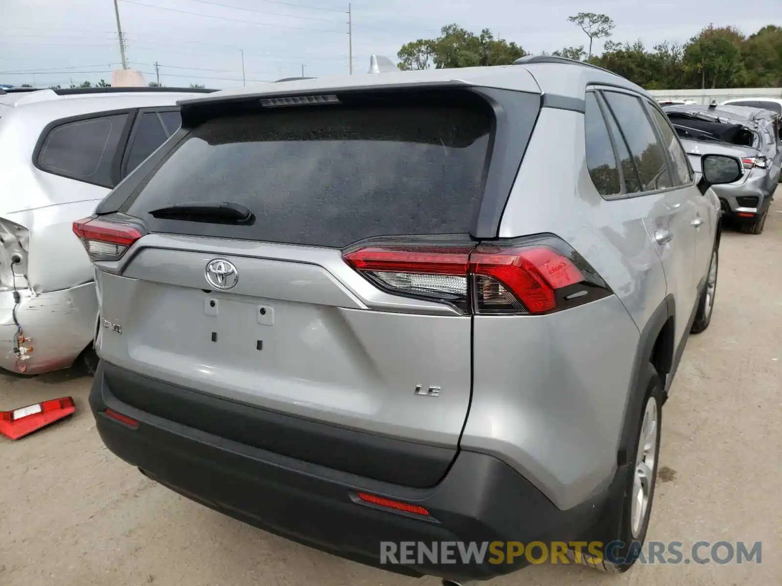 4 Photograph of a damaged car 2T3K1RFV6KW012195 TOYOTA RAV4 2019