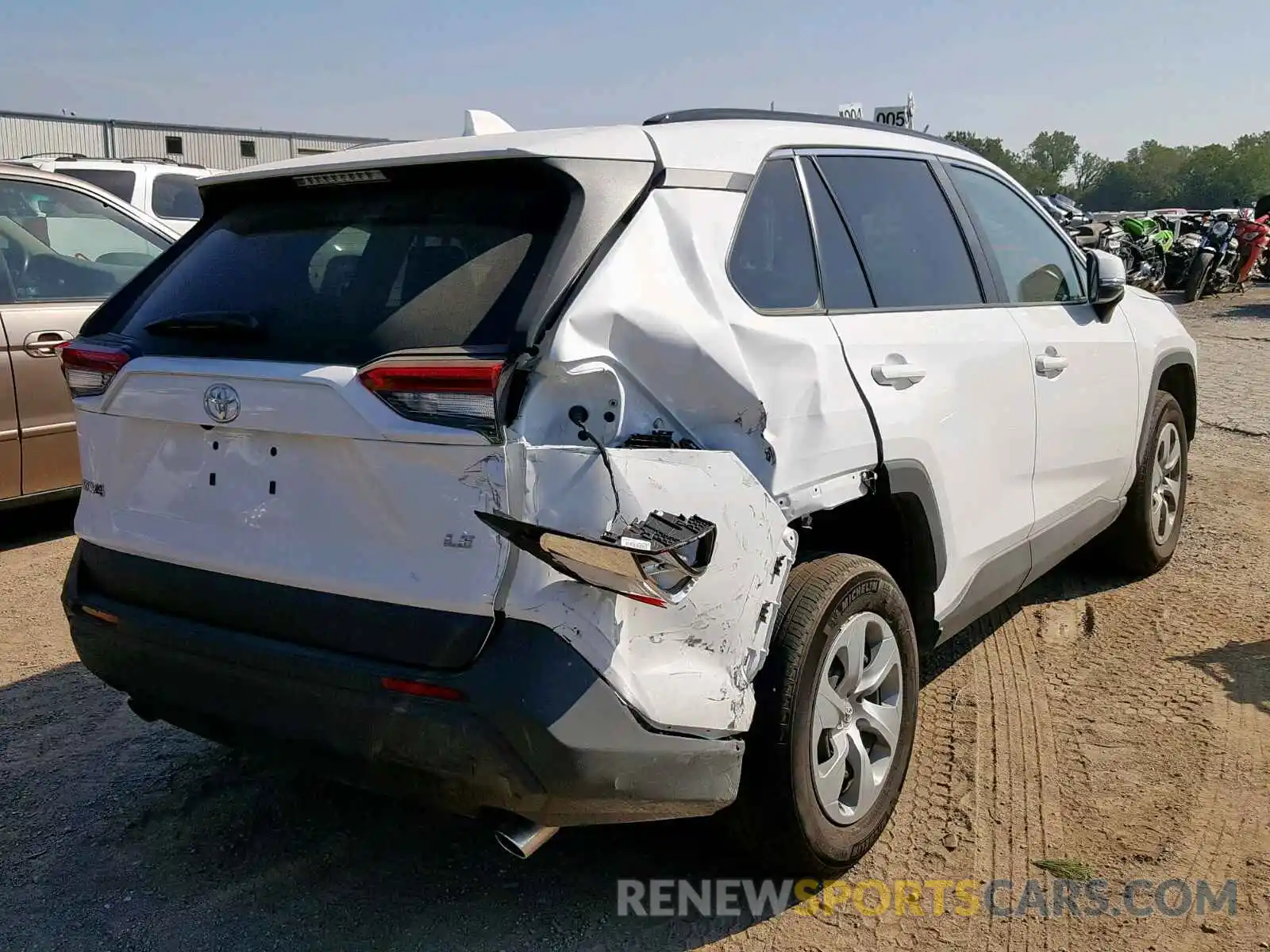 4 Photograph of a damaged car 2T3K1RFV6KW031040 TOYOTA RAV4 2019