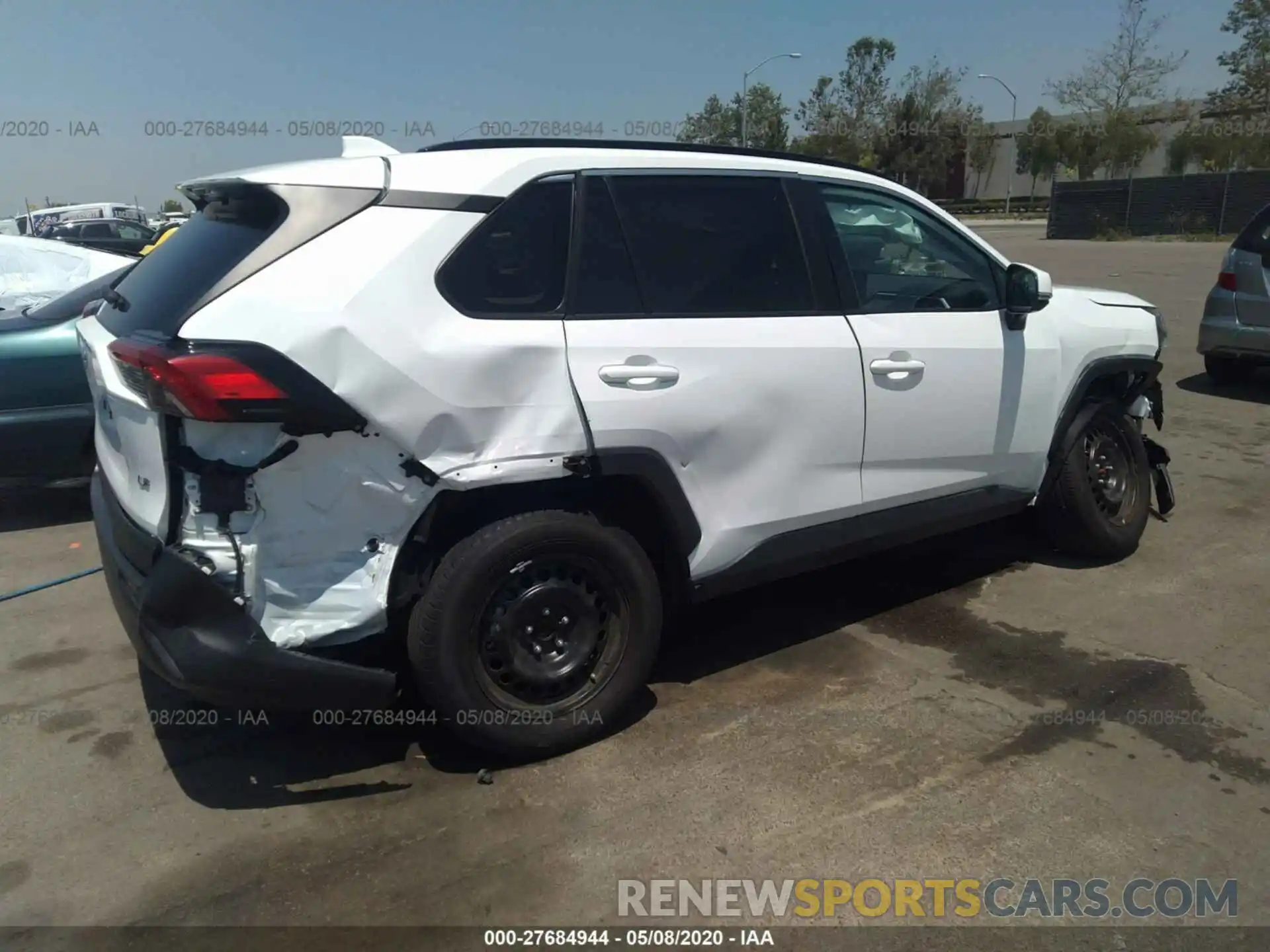 4 Photograph of a damaged car 2T3K1RFV8KW004700 TOYOTA RAV4 2019