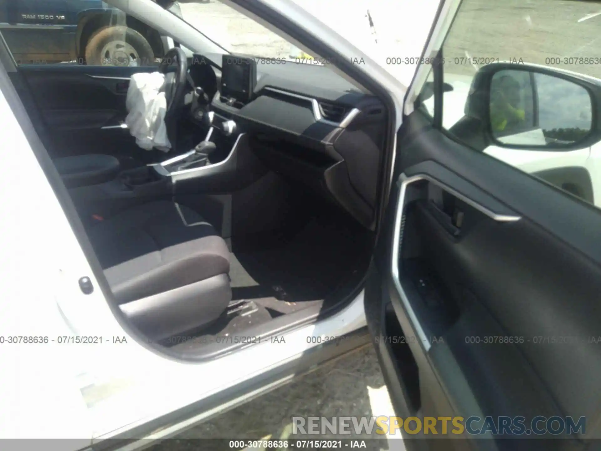 5 Photograph of a damaged car 2T3K1RFV8KW020931 TOYOTA RAV4 2019