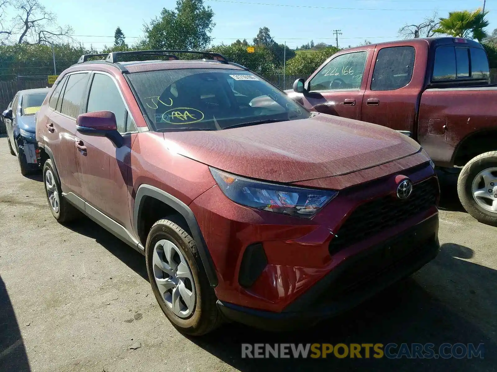 1 Photograph of a damaged car 2T3K1RFV8KW030133 TOYOTA RAV4 2019