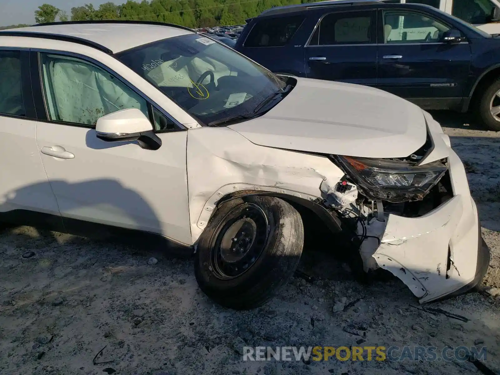 9 Photograph of a damaged car 2T3K1RFV8KW034926 TOYOTA RAV4 2019