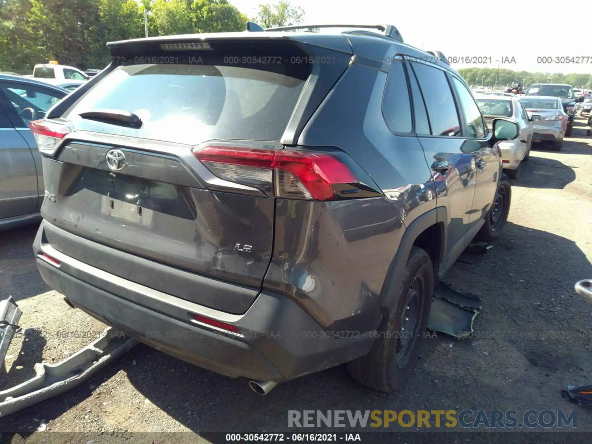 4 Photograph of a damaged car 2T3K1RFV8KW040404 TOYOTA RAV4 2019