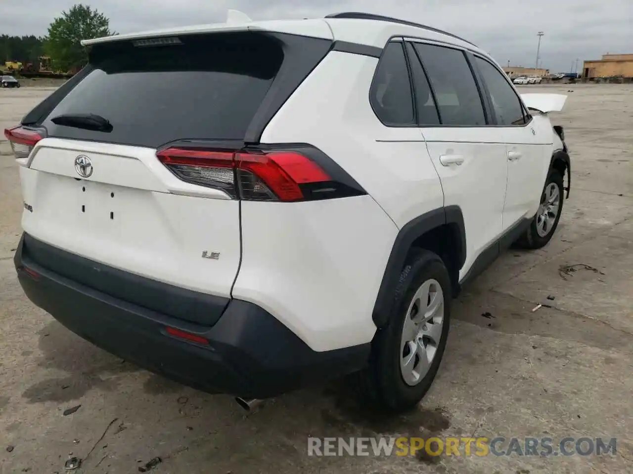 4 Photograph of a damaged car 2T3K1RFV8KW048681 TOYOTA RAV4 2019