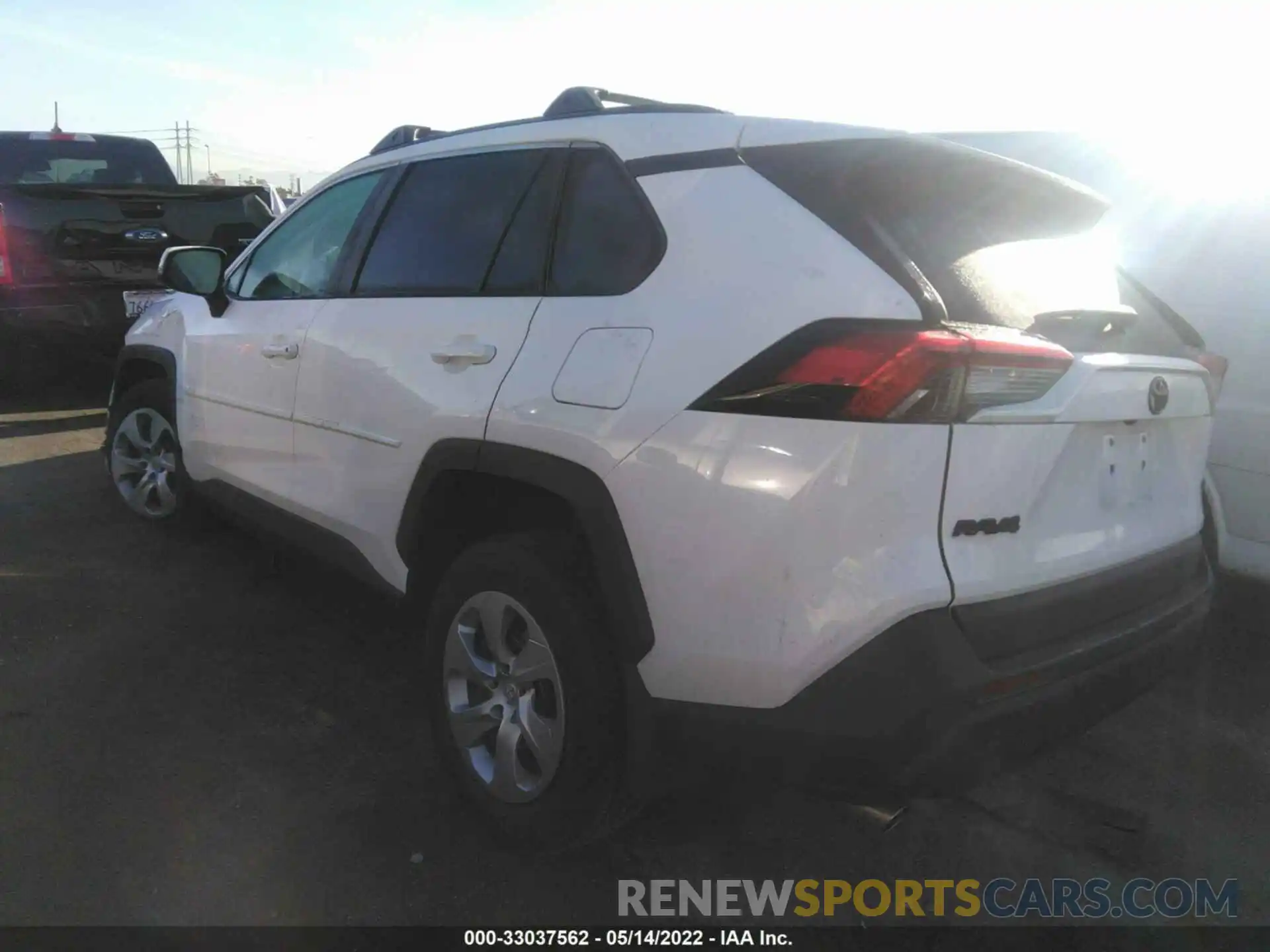 3 Фотография поврежденного автомобиля 2T3K1RFV9KC013150 TOYOTA RAV4 2019