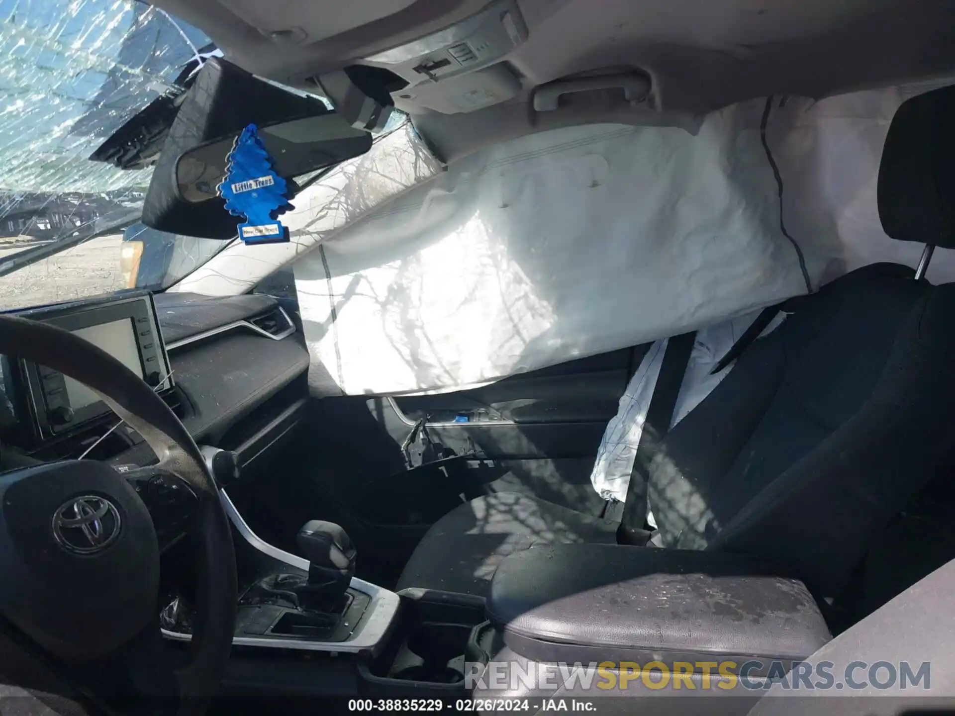 5 Photograph of a damaged car 2T3K1RFVXKW037410 TOYOTA RAV4 2019