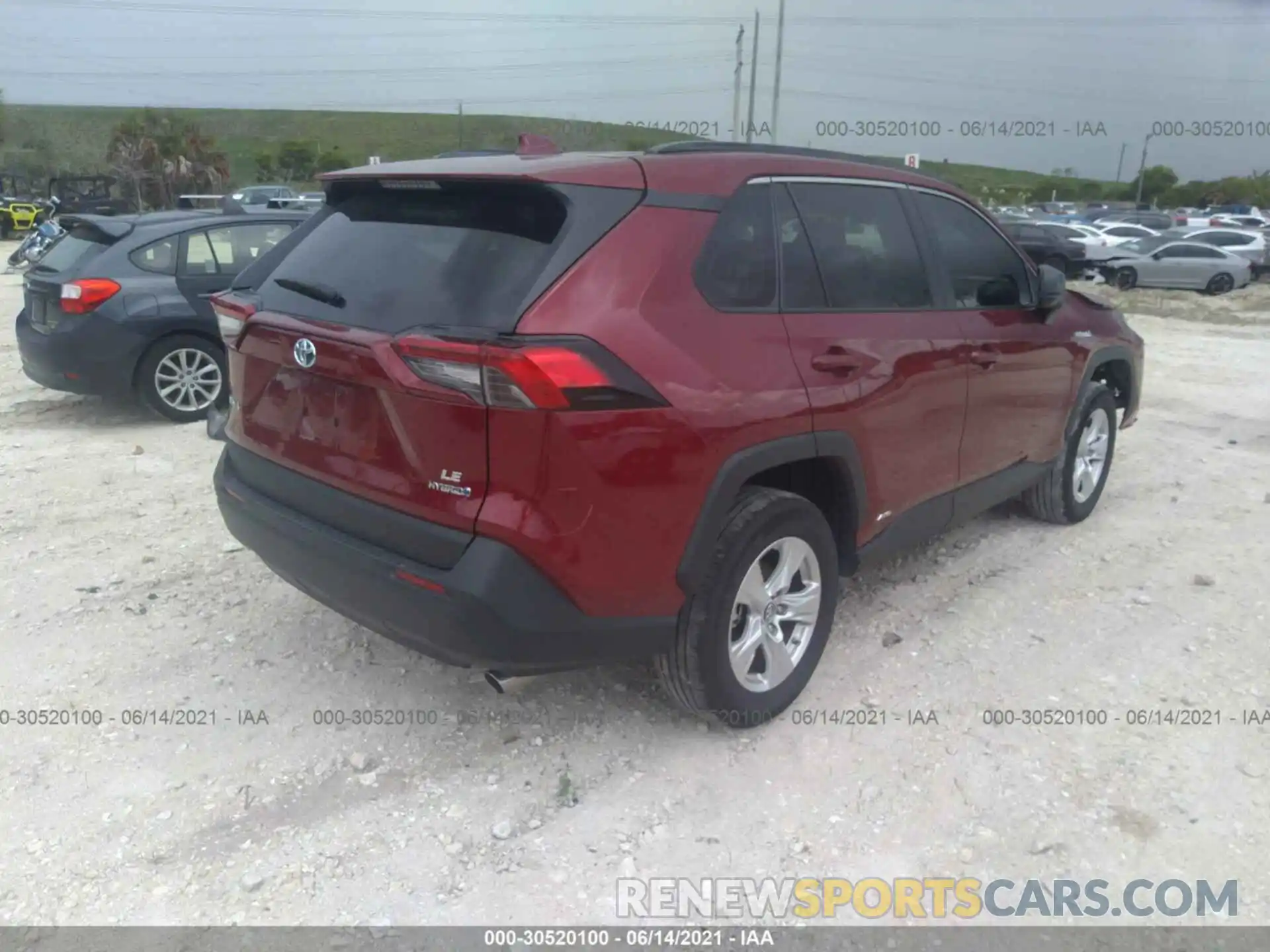 4 Photograph of a damaged car 2T3LWRFV0KW002199 TOYOTA RAV4 2019