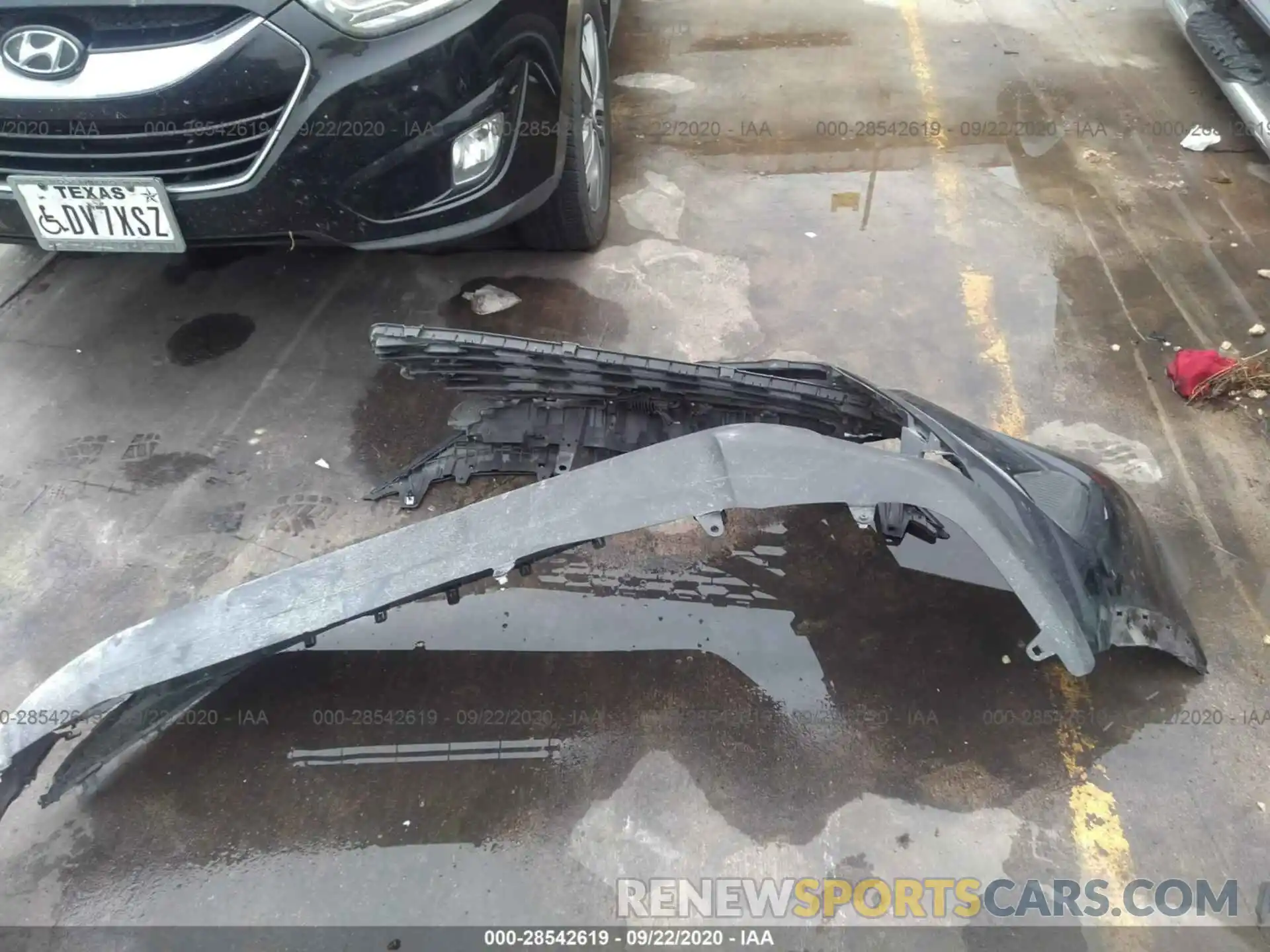 12 Photograph of a damaged car 2T3LWRFV1KW018511 TOYOTA RAV4 2019