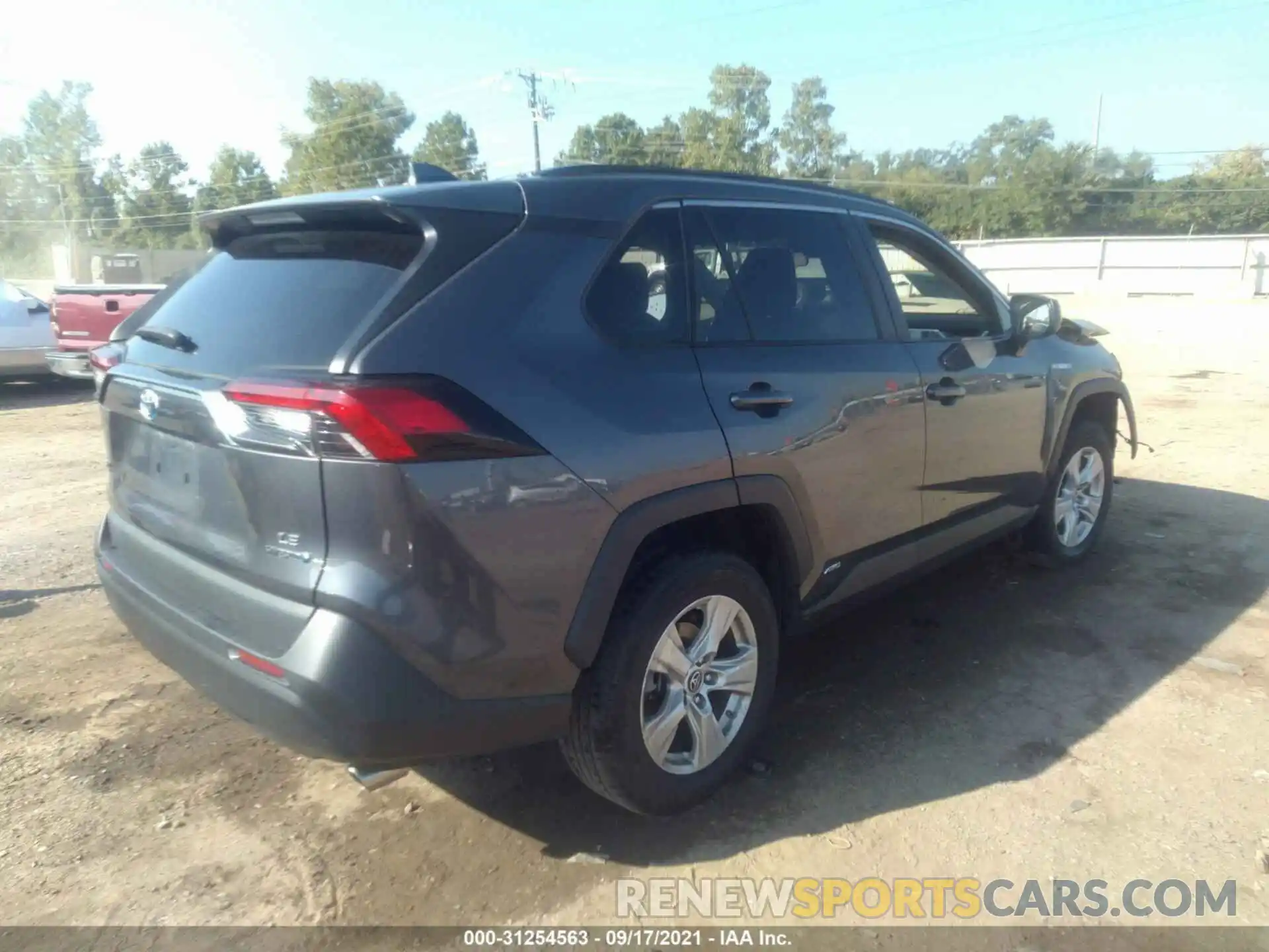 4 Photograph of a damaged car 2T3LWRFV1KW018881 TOYOTA RAV4 2019