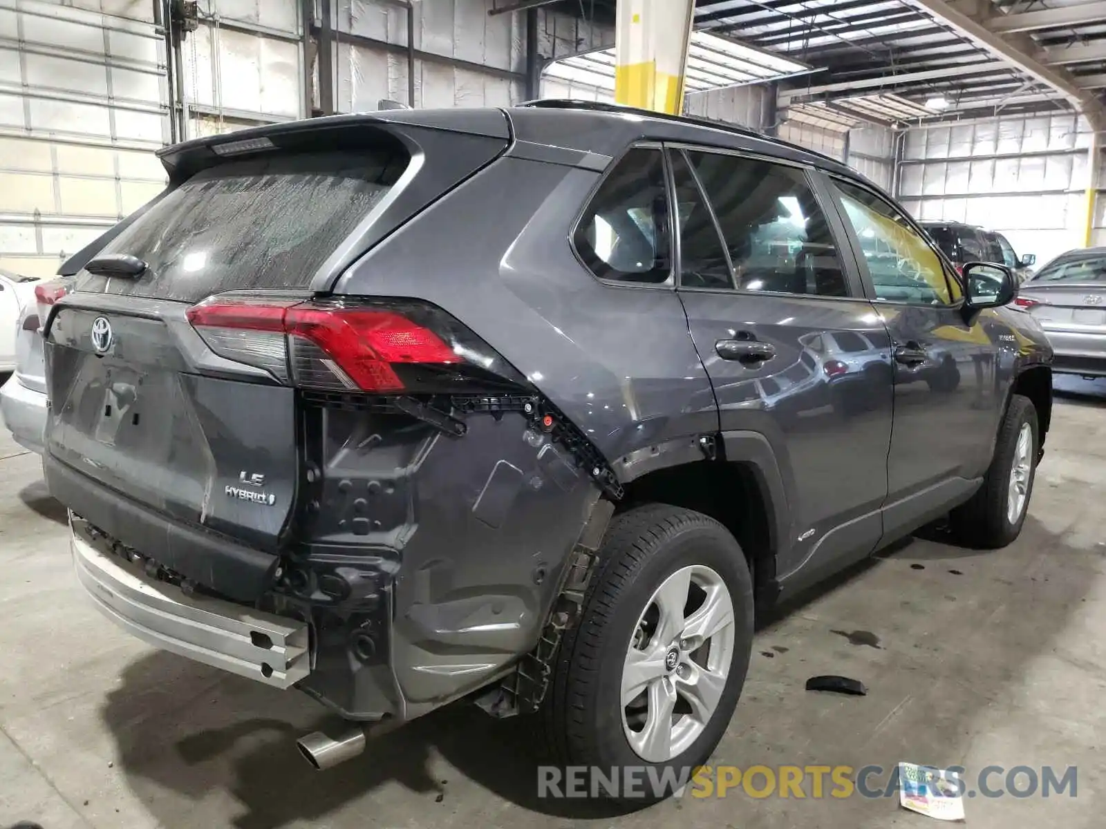 4 Photograph of a damaged car 2T3LWRFV1KW021196 TOYOTA RAV4 2019