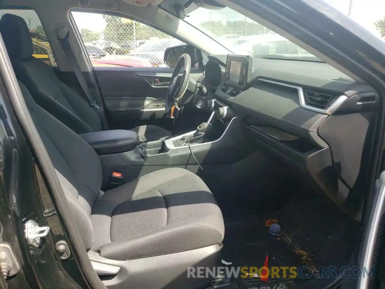 5 Photograph of a damaged car 2T3LWRFV2KW008473 TOYOTA RAV4 2019