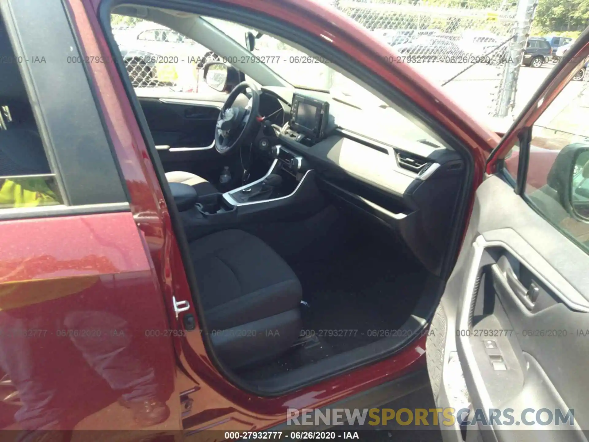 5 Photograph of a damaged car 2T3LWRFV2KW016783 TOYOTA RAV4 2019