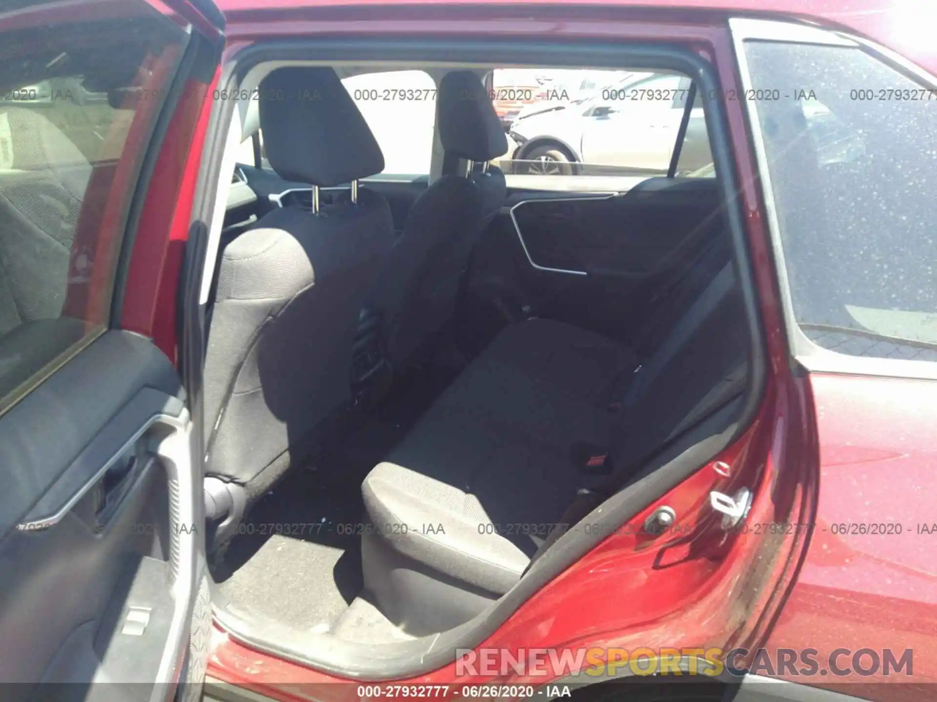 8 Photograph of a damaged car 2T3LWRFV2KW016783 TOYOTA RAV4 2019