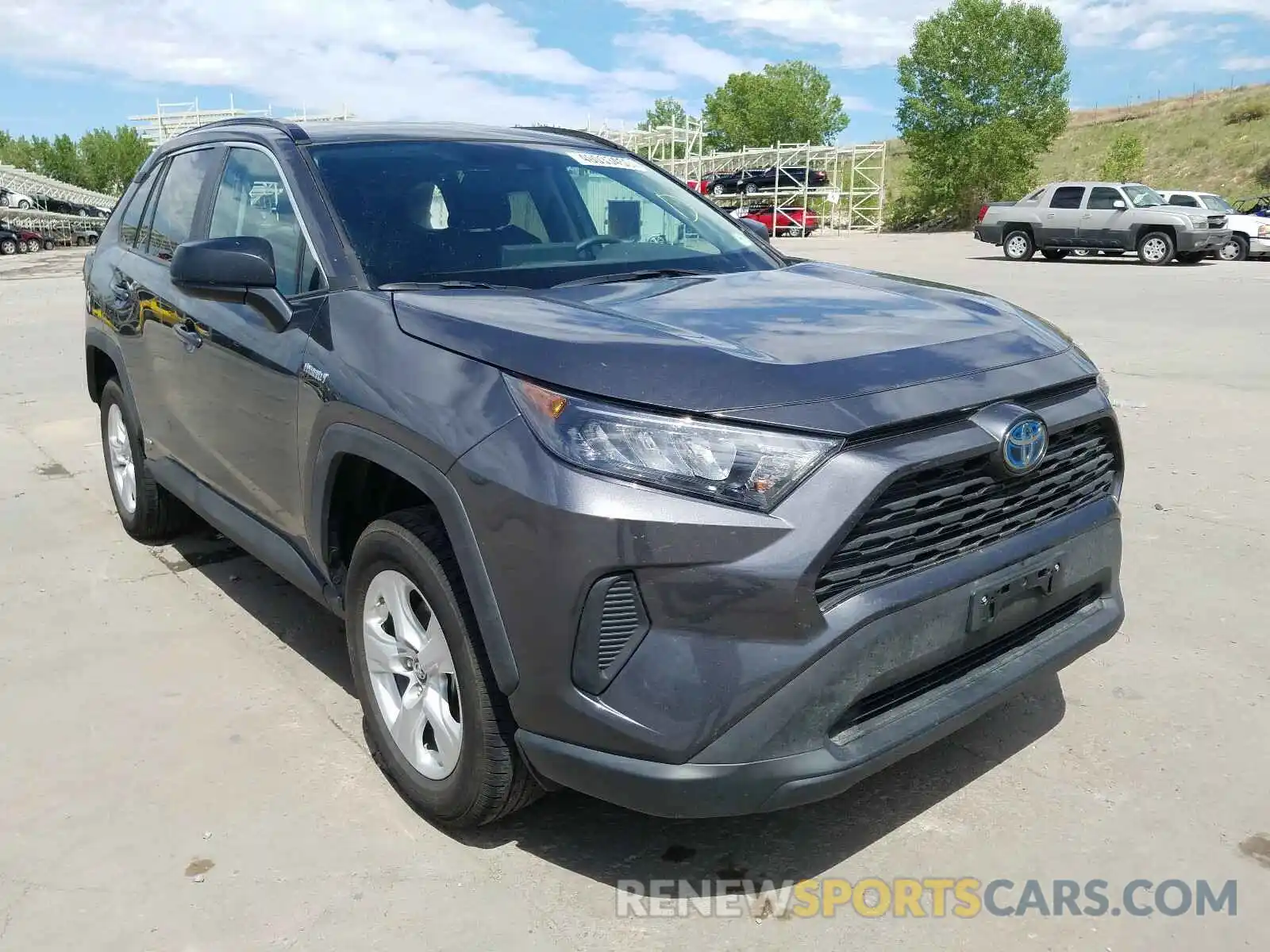 1 Photograph of a damaged car 2T3LWRFV2KW018940 TOYOTA RAV4 2019