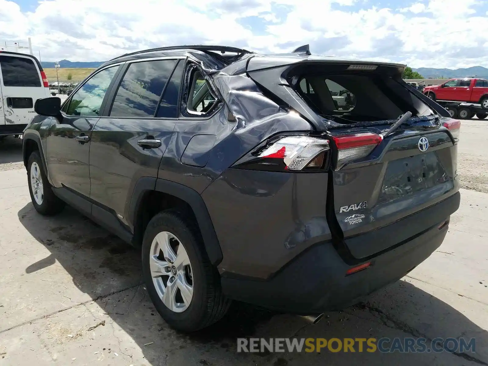 3 Photograph of a damaged car 2T3LWRFV2KW018940 TOYOTA RAV4 2019