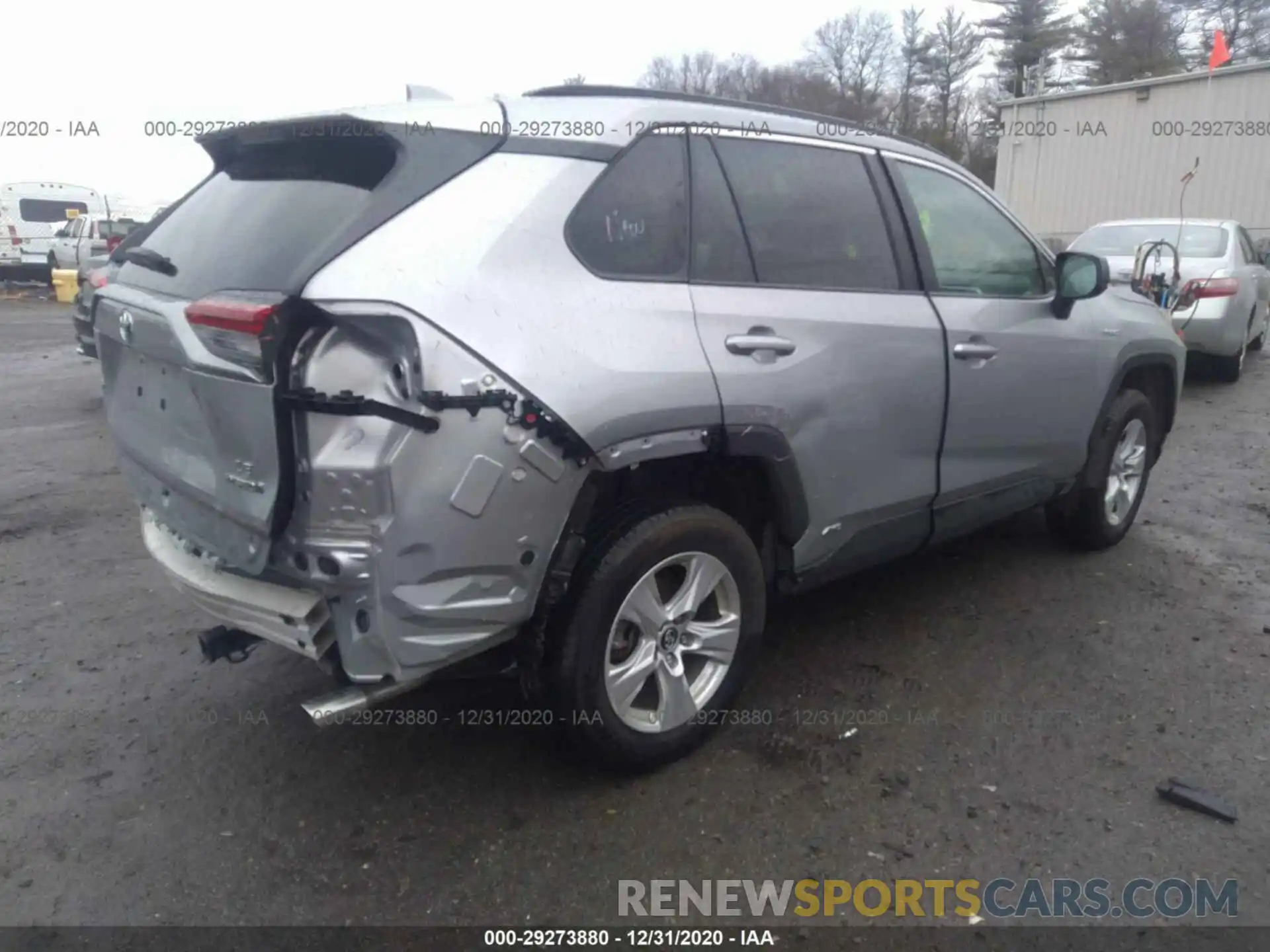 4 Photograph of a damaged car 2T3LWRFV2KW023300 TOYOTA RAV4 2019