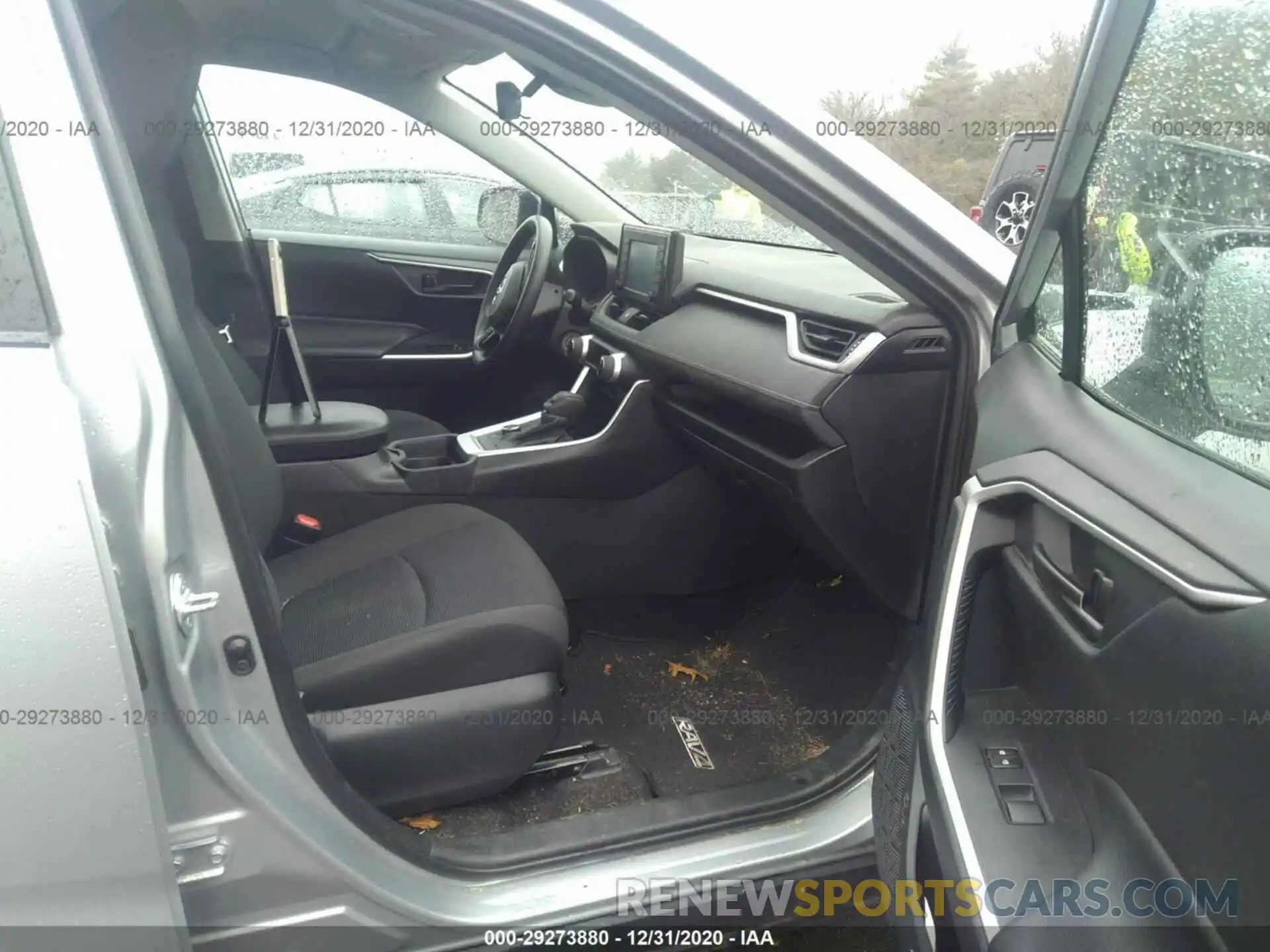 5 Photograph of a damaged car 2T3LWRFV2KW023300 TOYOTA RAV4 2019