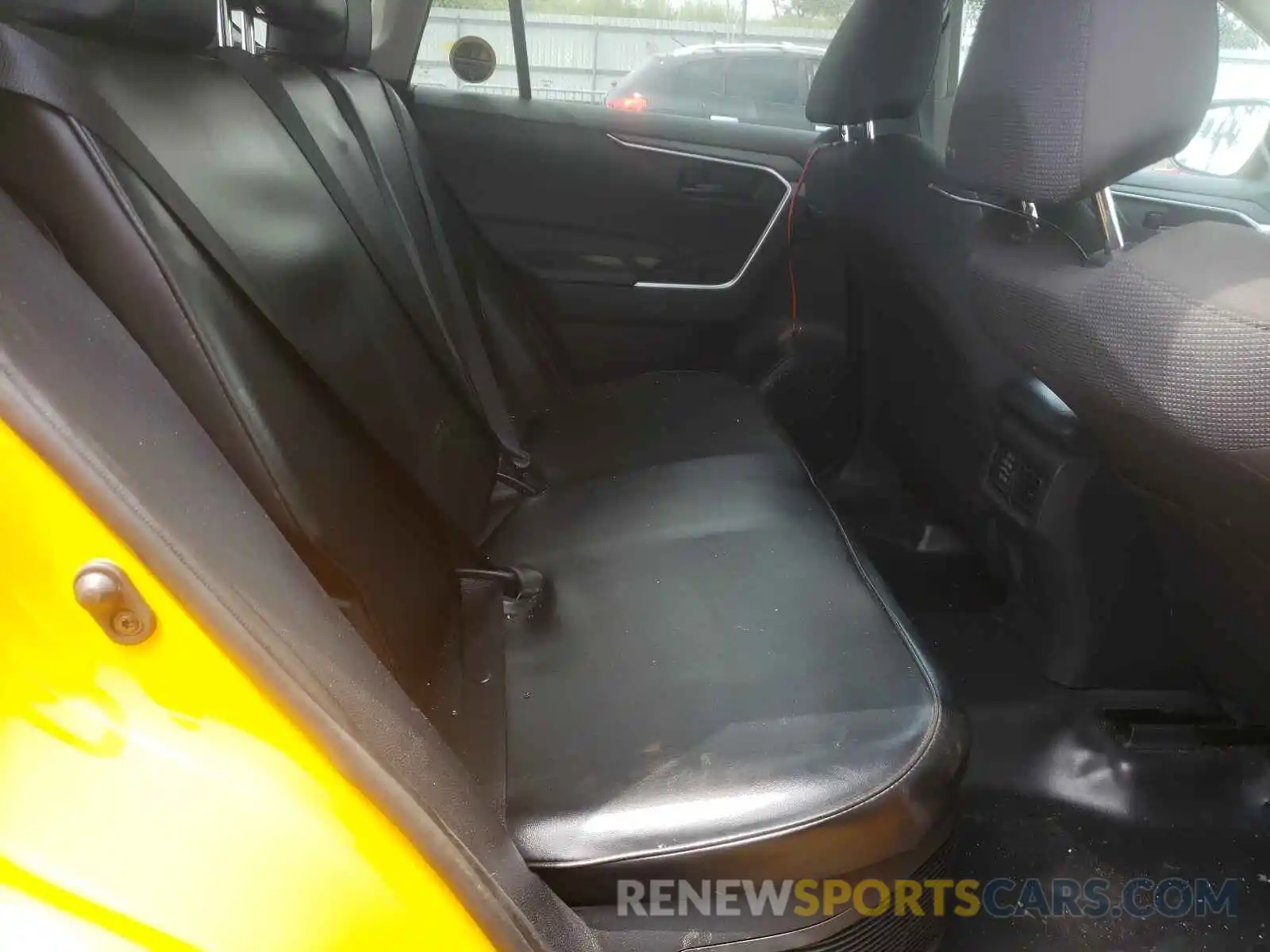 6 Photograph of a damaged car 2T3LWRFV2KW035821 TOYOTA RAV4 2019