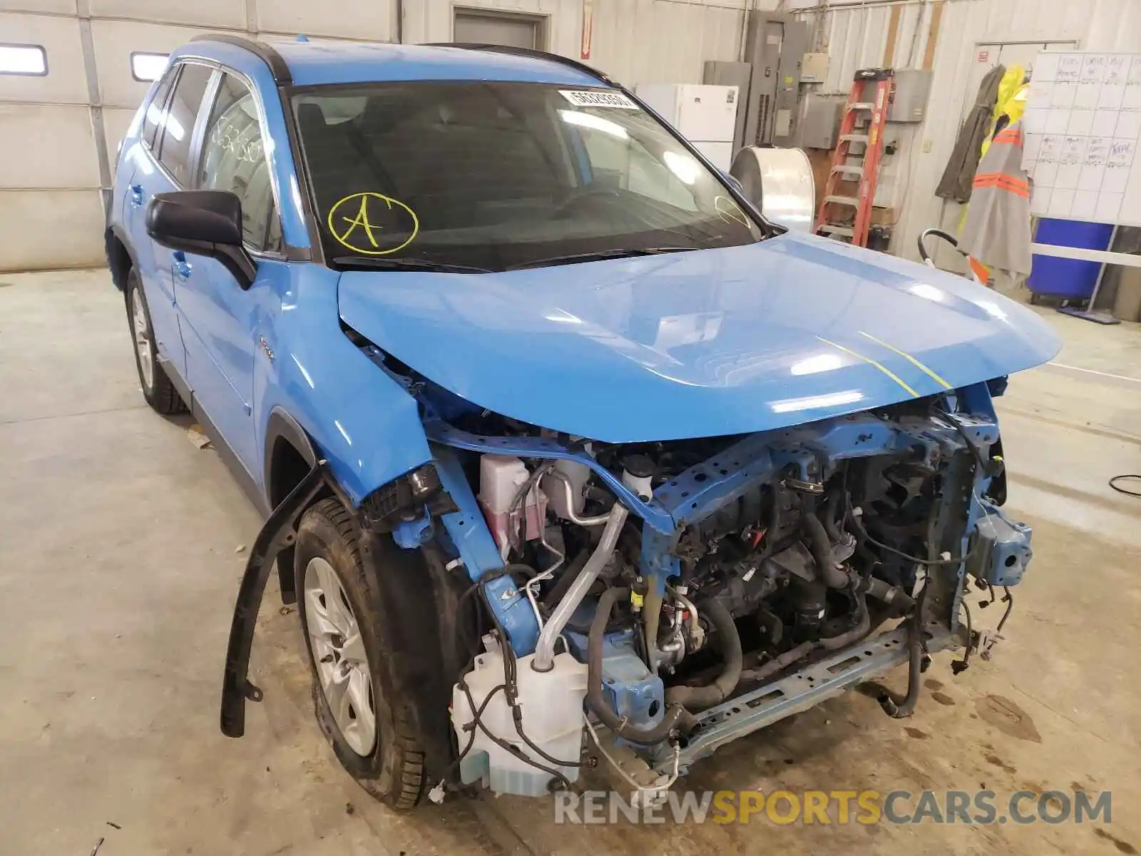 1 Photograph of a damaged car 2T3LWRFV2KW039108 TOYOTA RAV4 2019