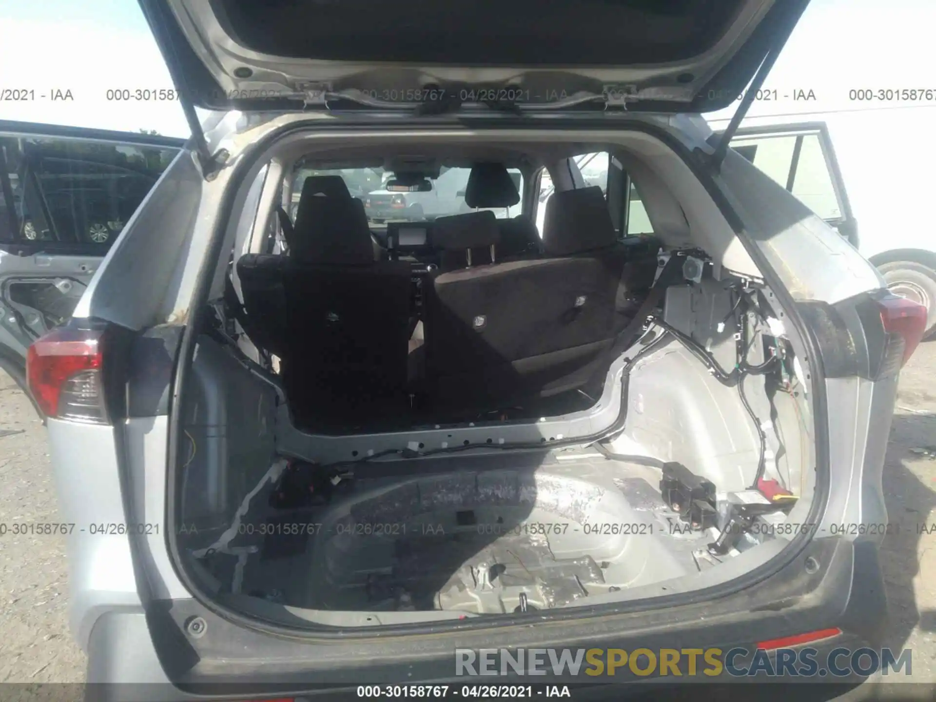 8 Photograph of a damaged car 2T3LWRFV3KW023824 TOYOTA RAV4 2019