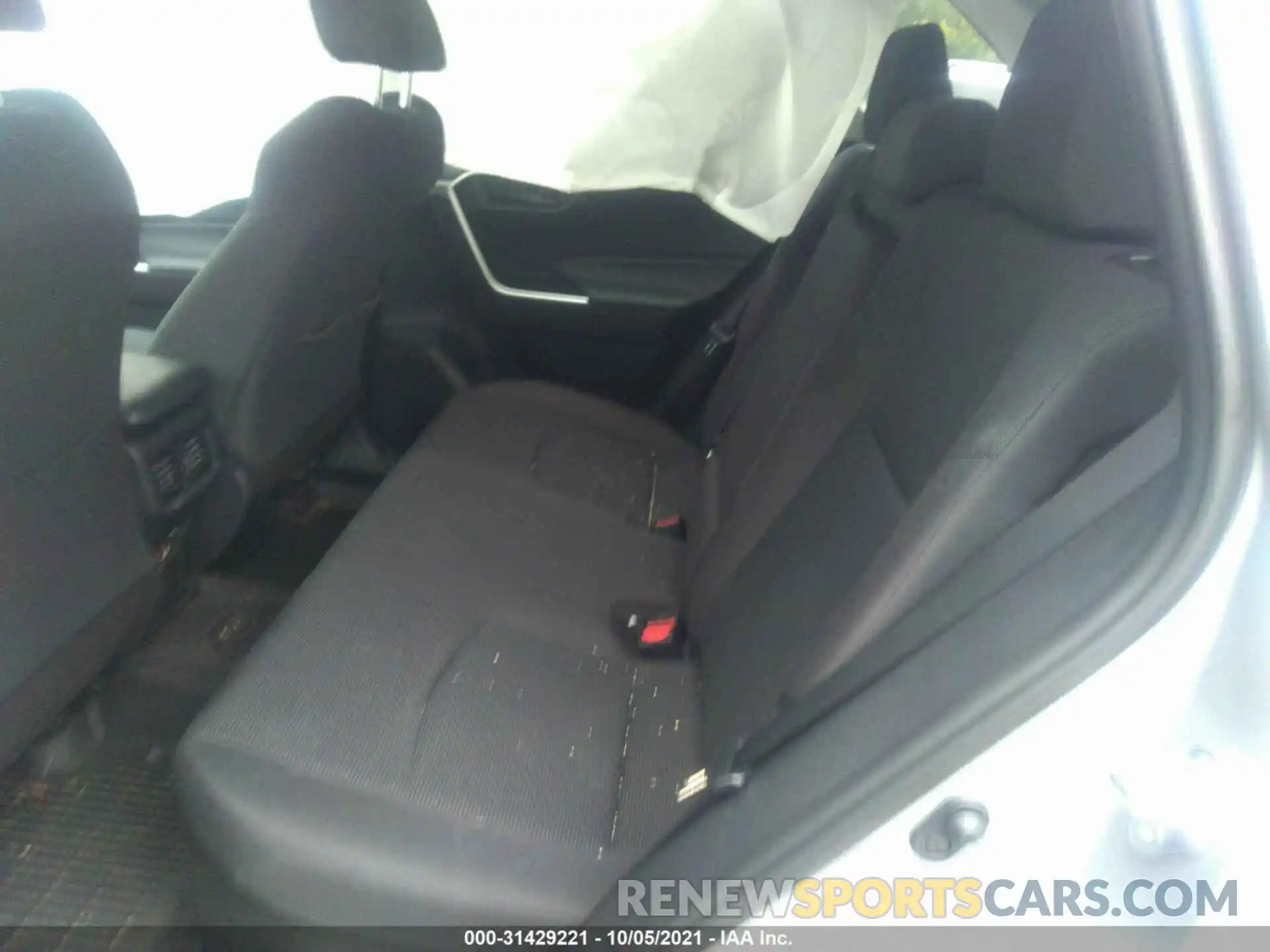 8 Photograph of a damaged car 2T3LWRFV5KW011691 TOYOTA RAV4 2019