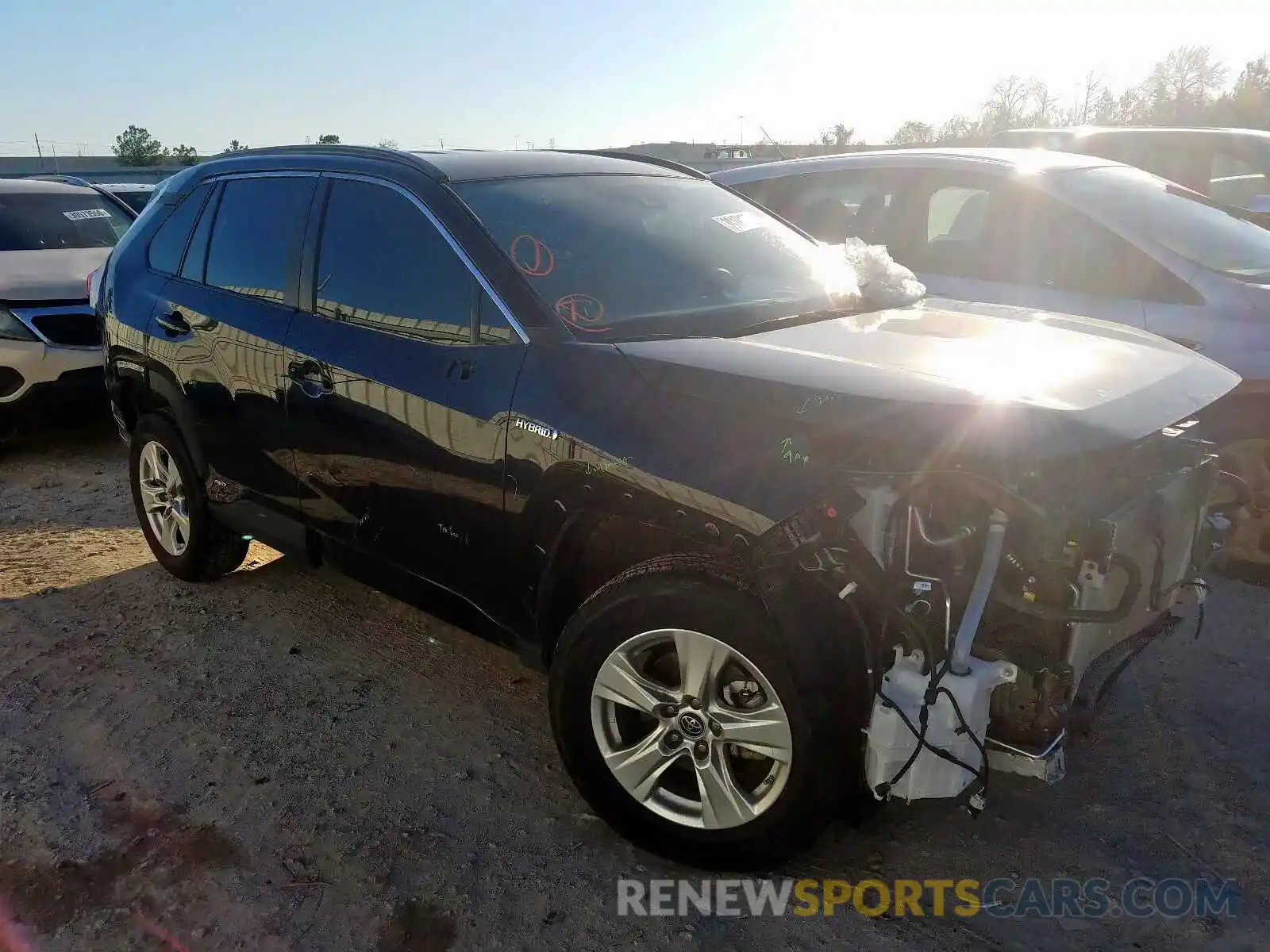 1 Photograph of a damaged car 2T3LWRFV5KW029088 TOYOTA RAV4 2019