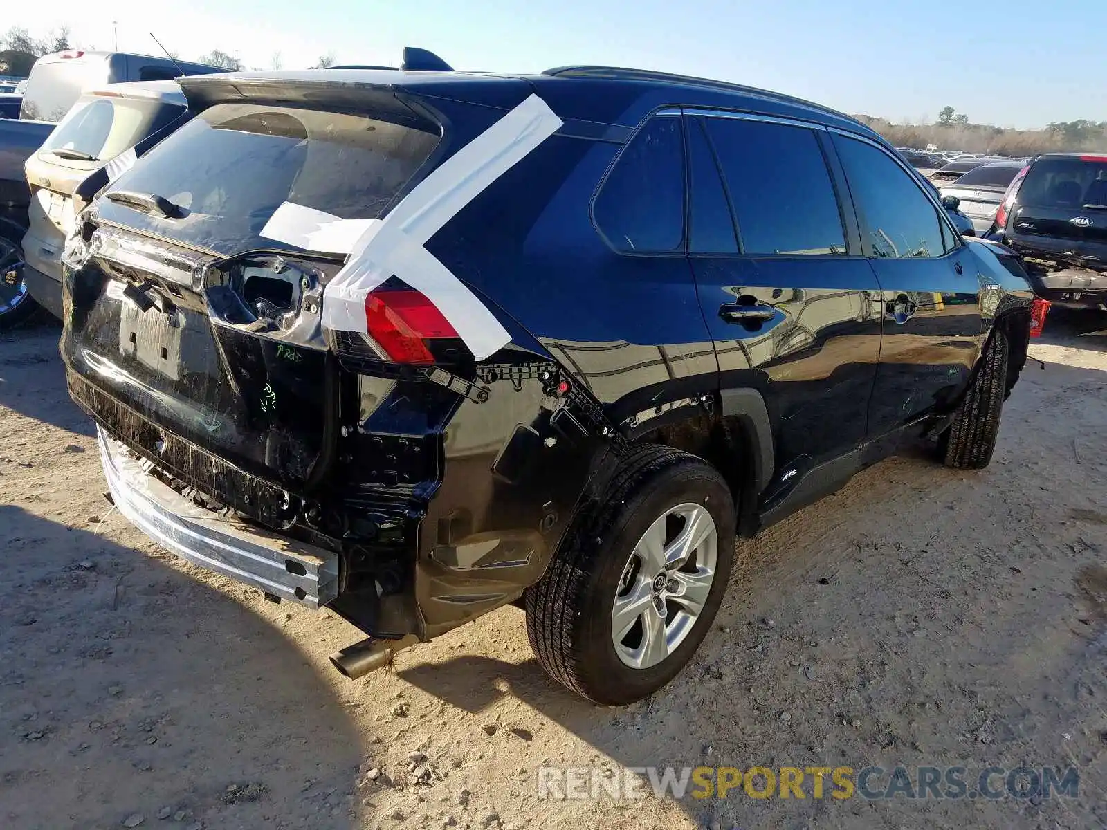 4 Photograph of a damaged car 2T3LWRFV5KW029088 TOYOTA RAV4 2019