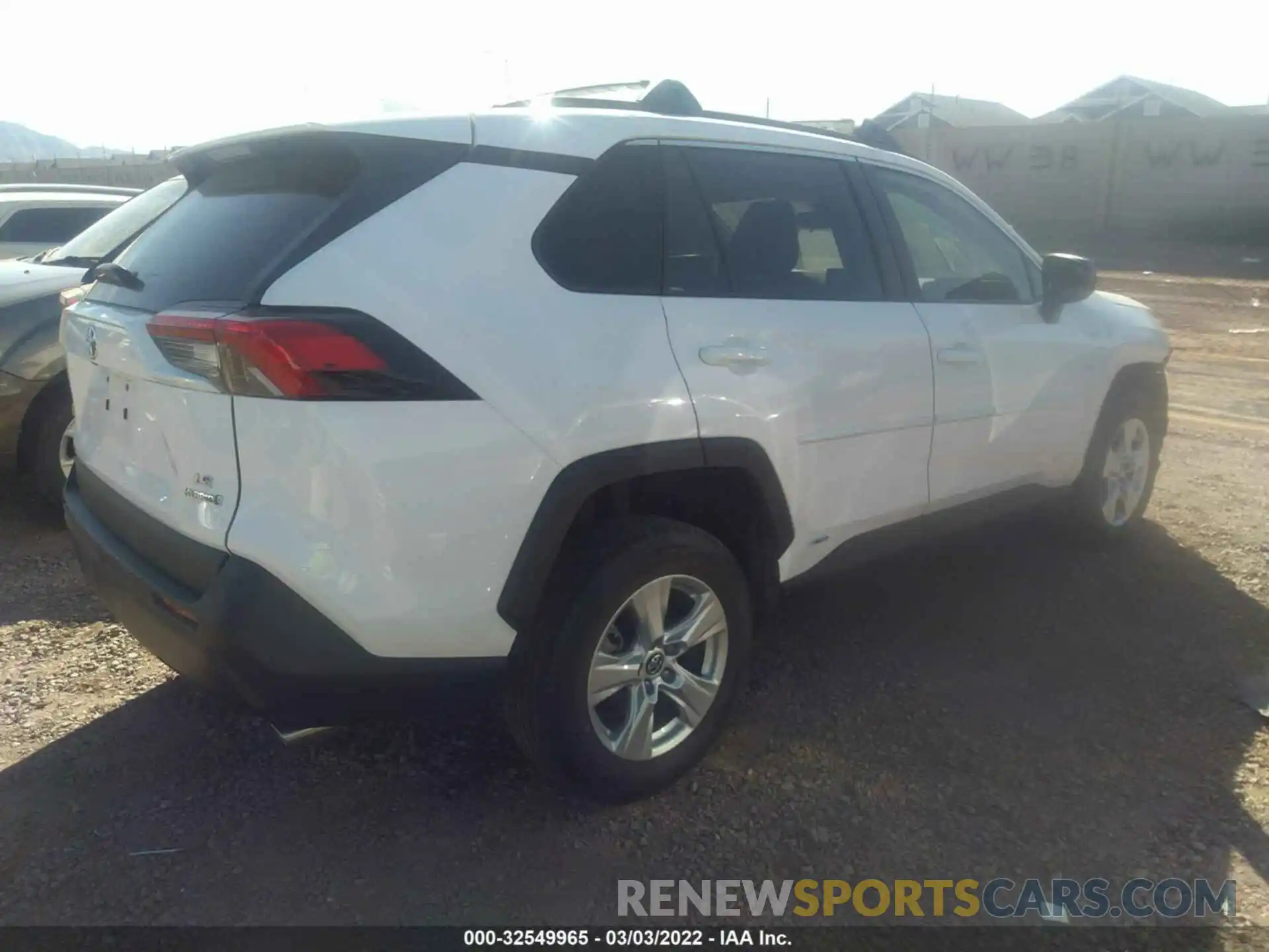 4 Photograph of a damaged car 2T3LWRFV5KW039829 TOYOTA RAV4 2019