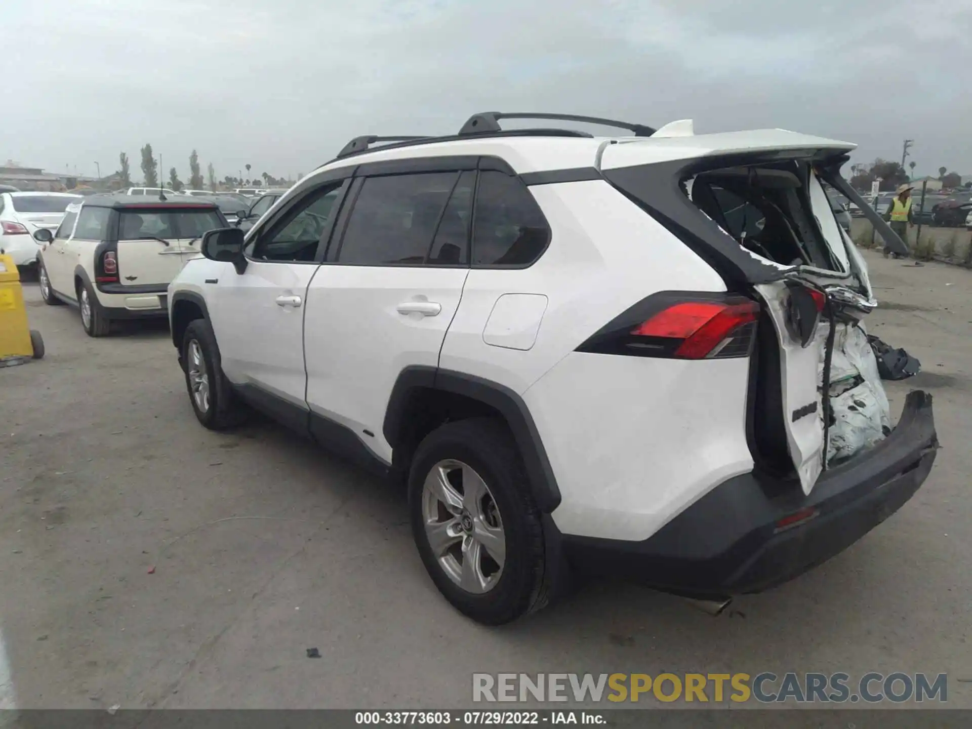 3 Photograph of a damaged car 2T3LWRFV5KW045436 TOYOTA RAV4 2019