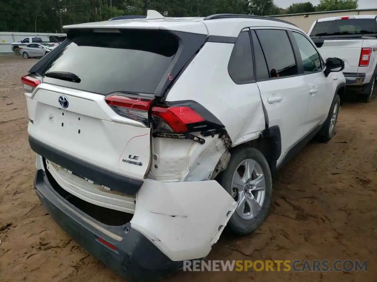 4 Photograph of a damaged car 2T3LWRFV6KW012199 TOYOTA RAV4 2019