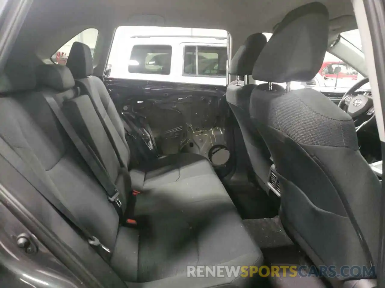 6 Photograph of a damaged car 2T3LWRFV6KW016205 TOYOTA RAV4 2019