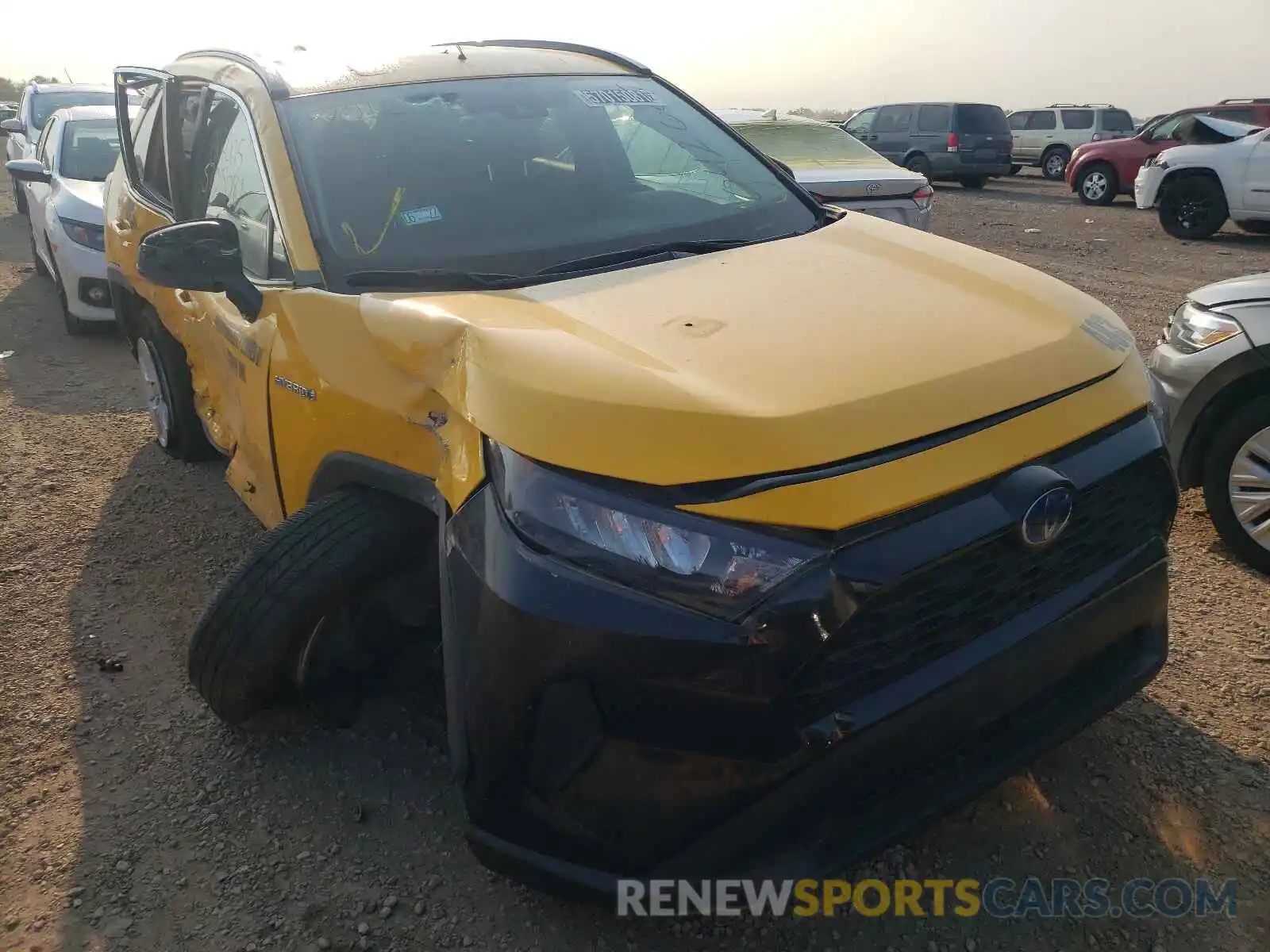 1 Photograph of a damaged car 2T3LWRFV6KW016687 TOYOTA RAV4 2019