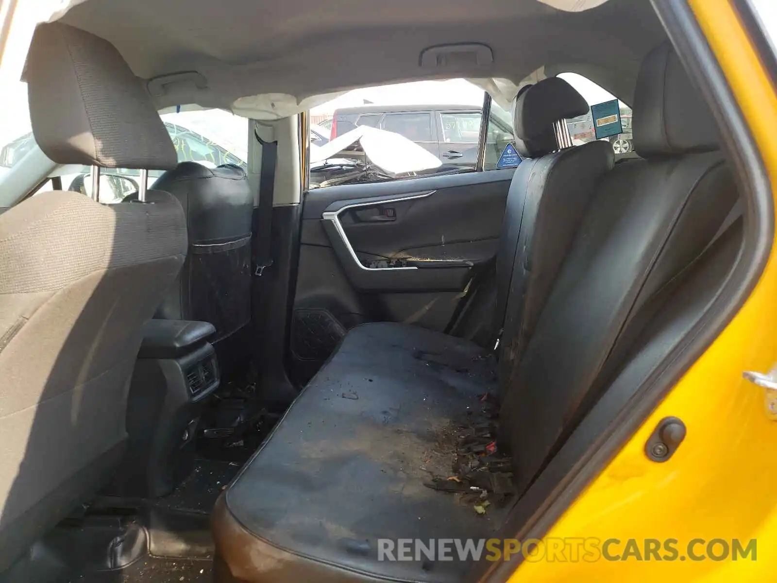 6 Photograph of a damaged car 2T3LWRFV6KW016687 TOYOTA RAV4 2019