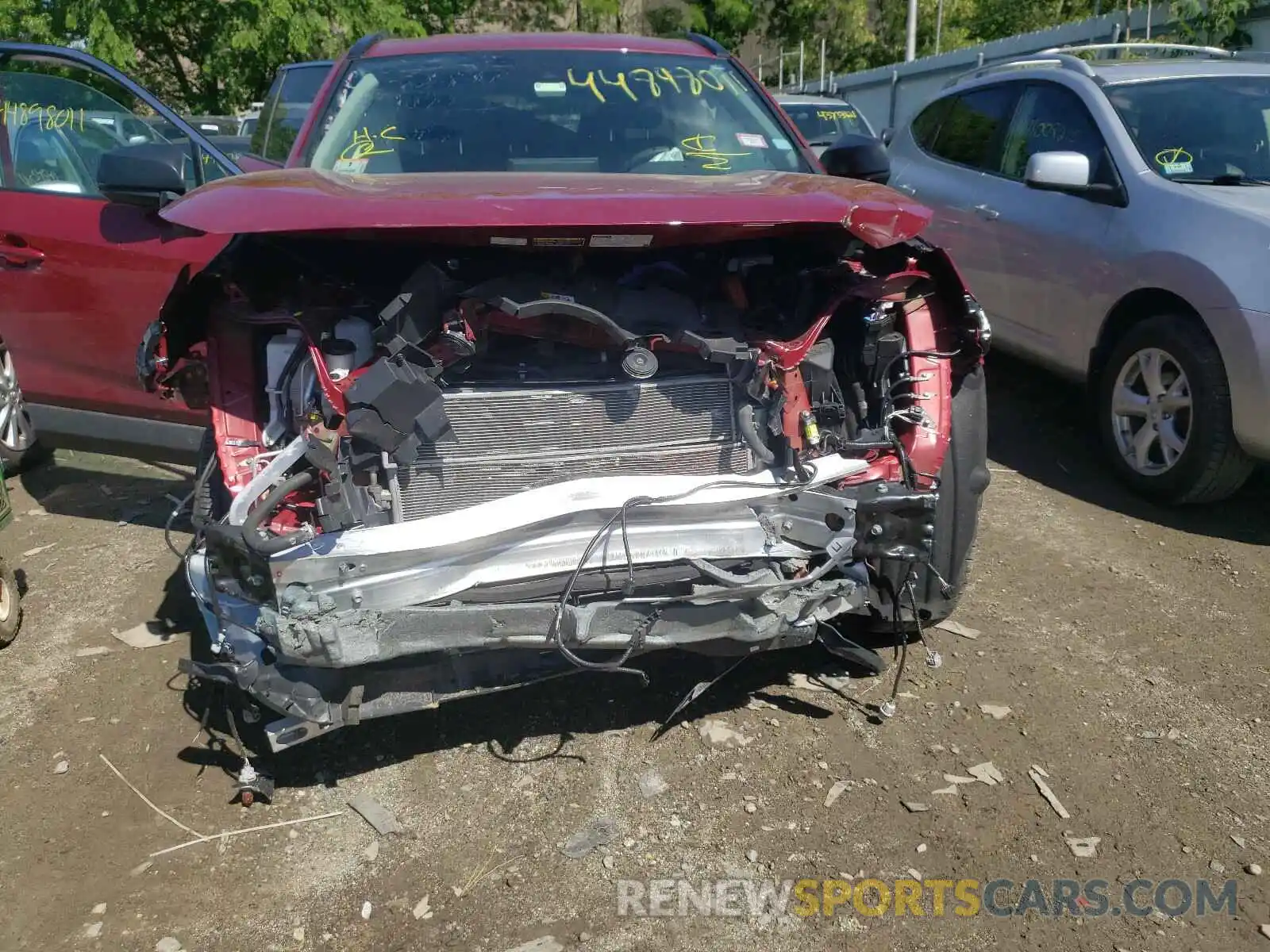 9 Photograph of a damaged car 2T3LWRFV6KW037507 TOYOTA RAV4 2019