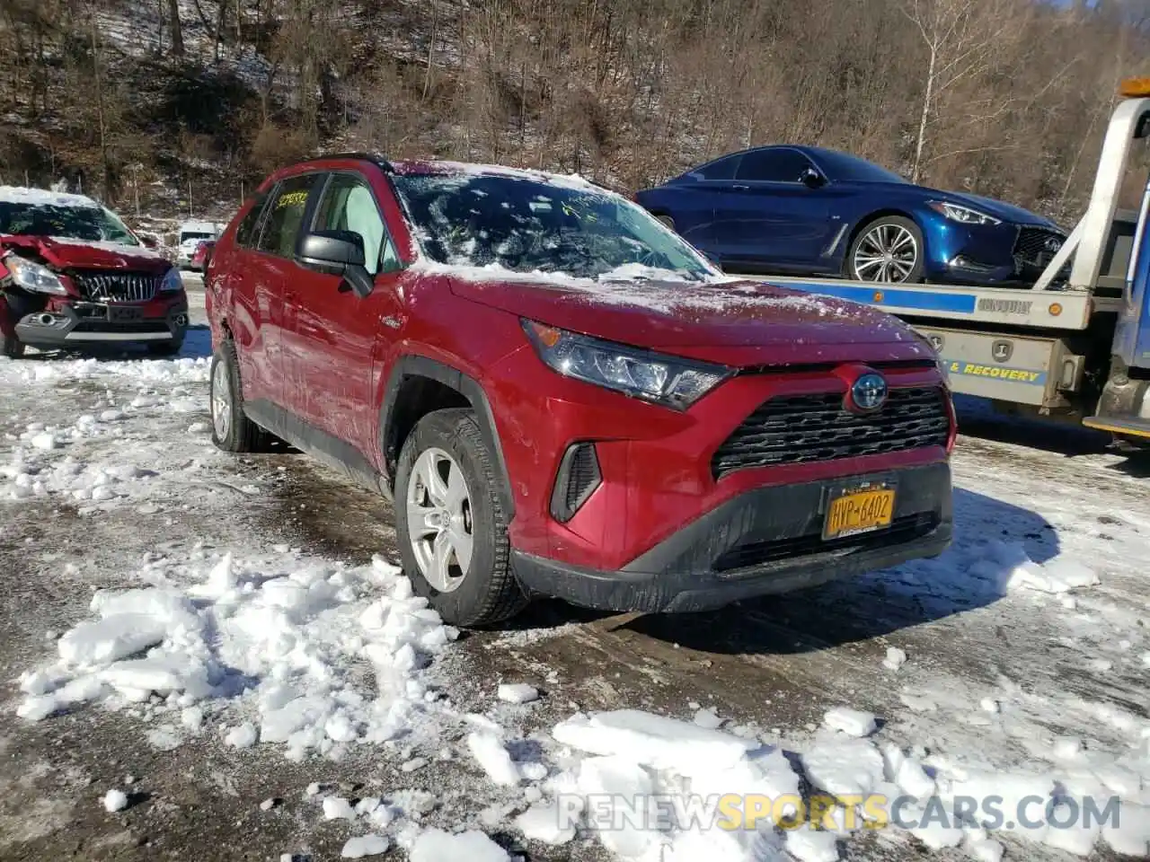 1 Photograph of a damaged car 2T3LWRFV7KW013748 TOYOTA RAV4 2019