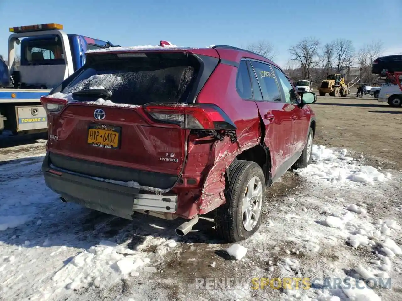 4 Photograph of a damaged car 2T3LWRFV7KW013748 TOYOTA RAV4 2019