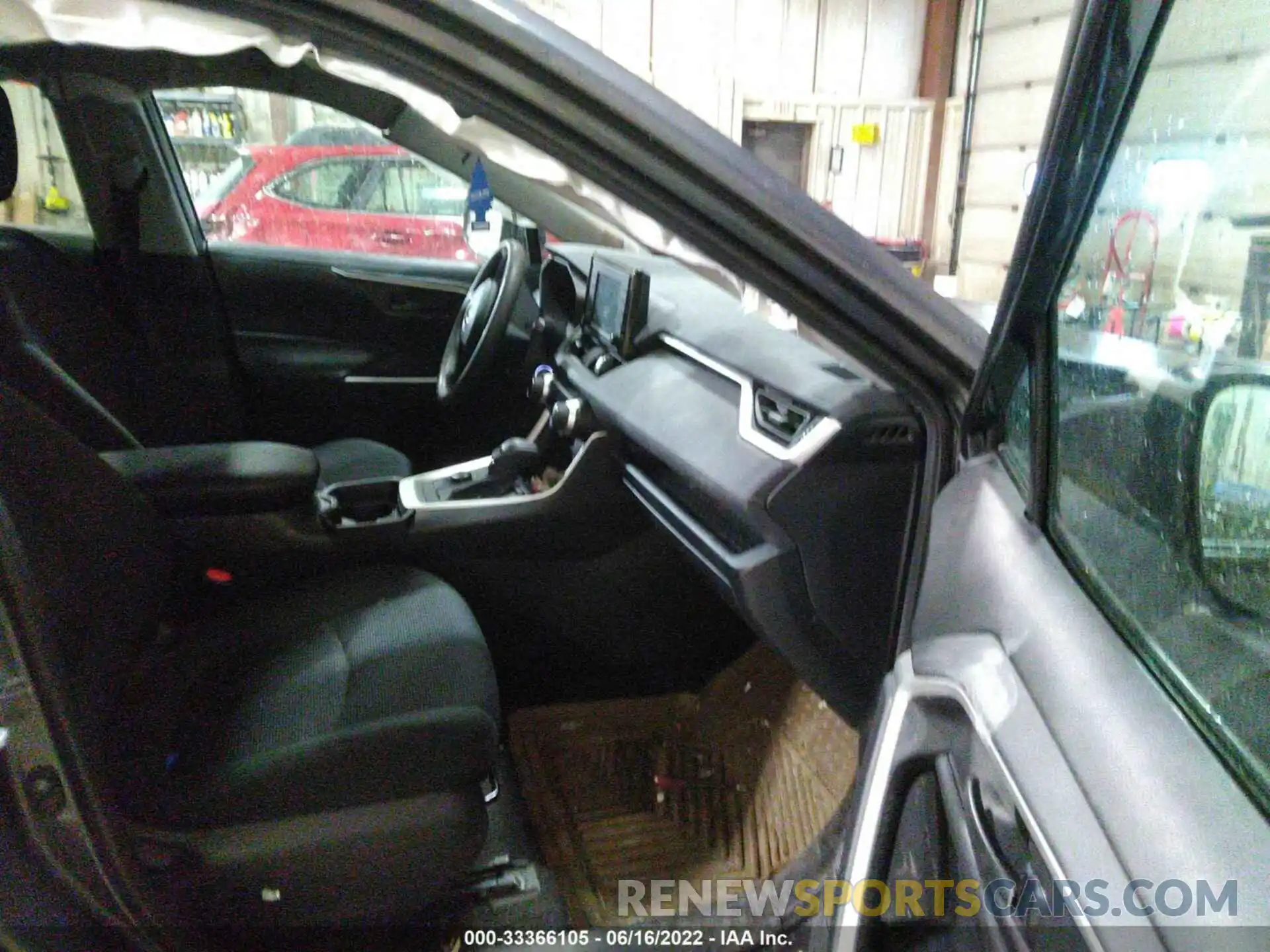 5 Photograph of a damaged car 2T3LWRFV7KW038746 TOYOTA RAV4 2019