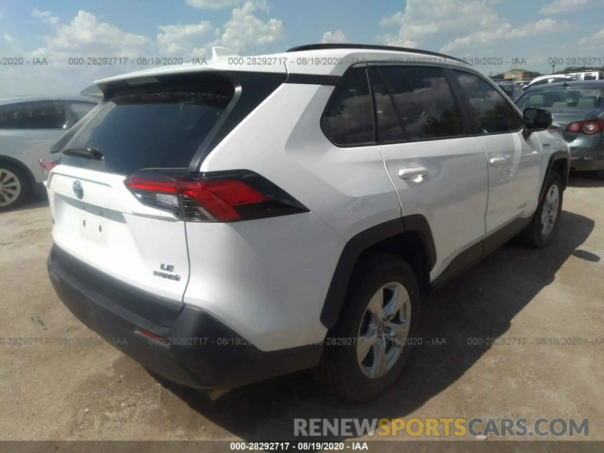 4 Photograph of a damaged car 2T3LWRFV7KW043087 TOYOTA RAV4 2019