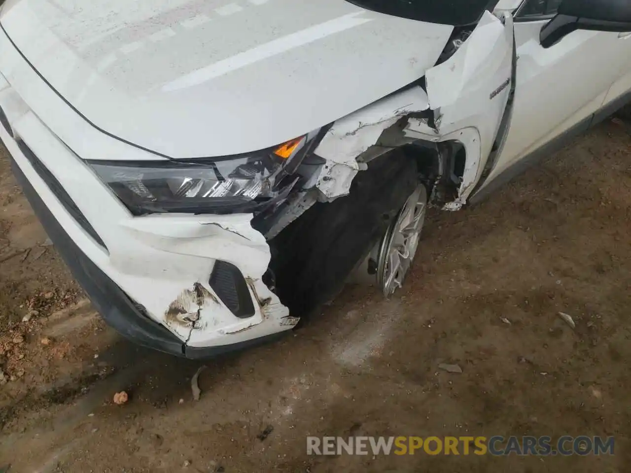 9 Photograph of a damaged car 2T3LWRFV8KW013743 TOYOTA RAV4 2019