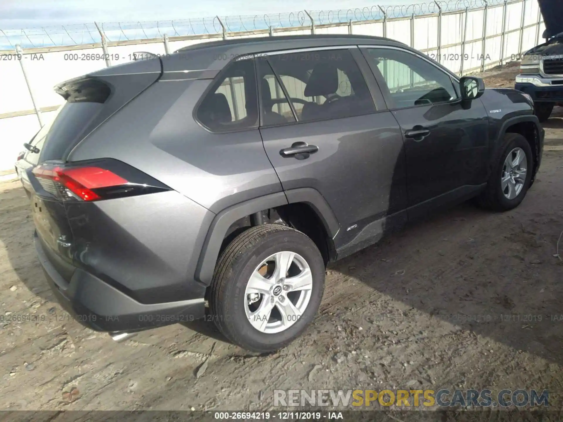 4 Photograph of a damaged car 2T3LWRFV8KW015735 TOYOTA RAV4 2019