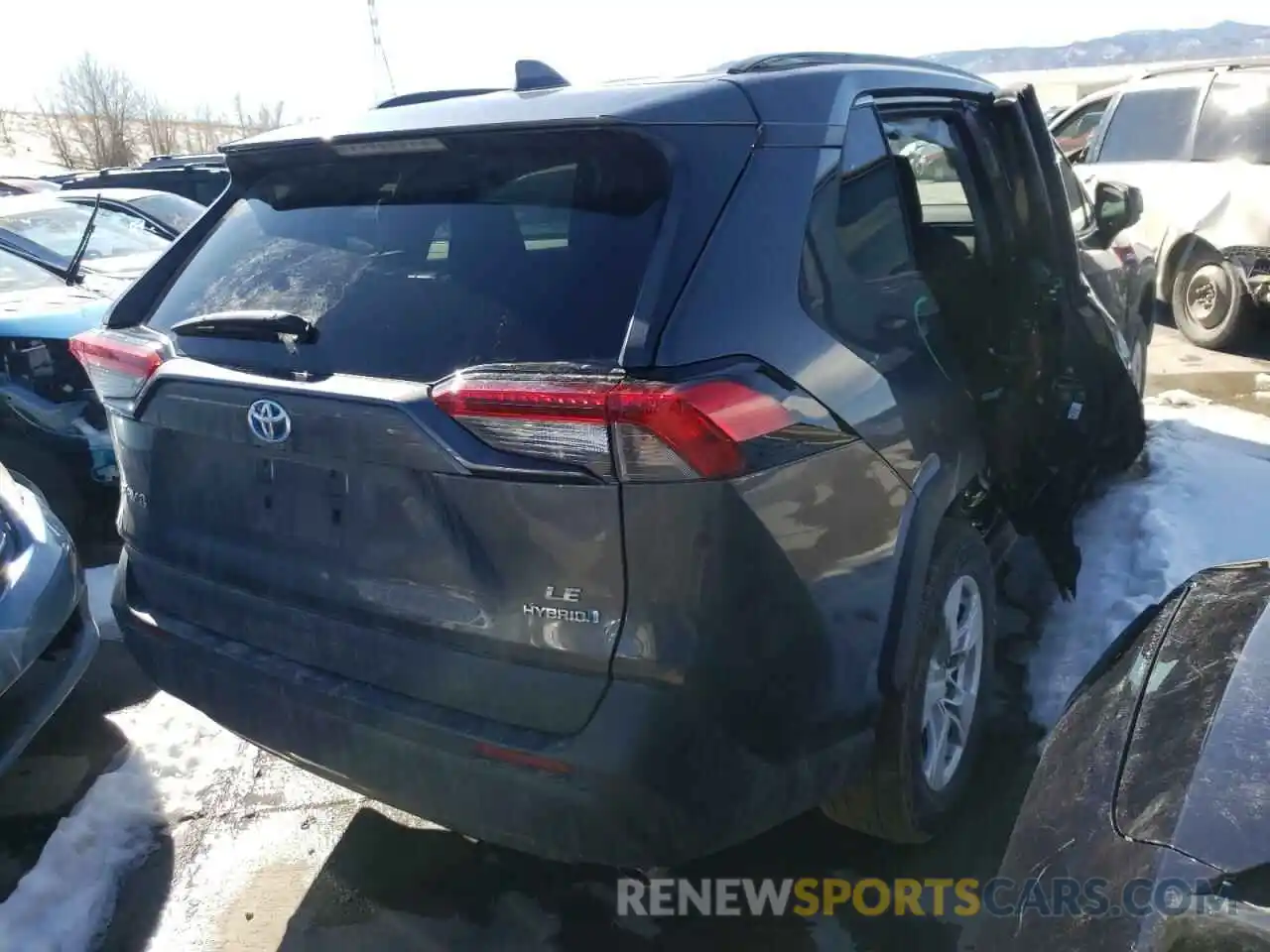 4 Photograph of a damaged car 2T3LWRFV8KW016366 TOYOTA RAV4 2019