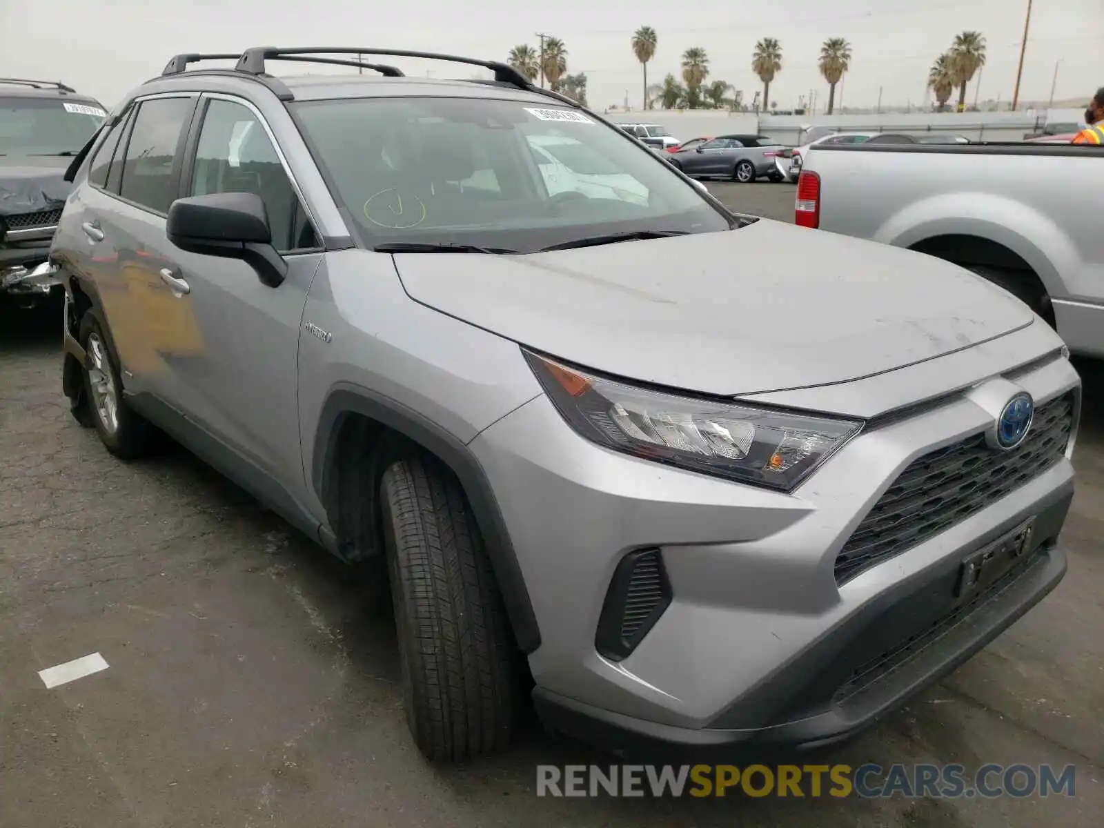 1 Photograph of a damaged car 2T3LWRFV9KW012780 TOYOTA RAV4 2019